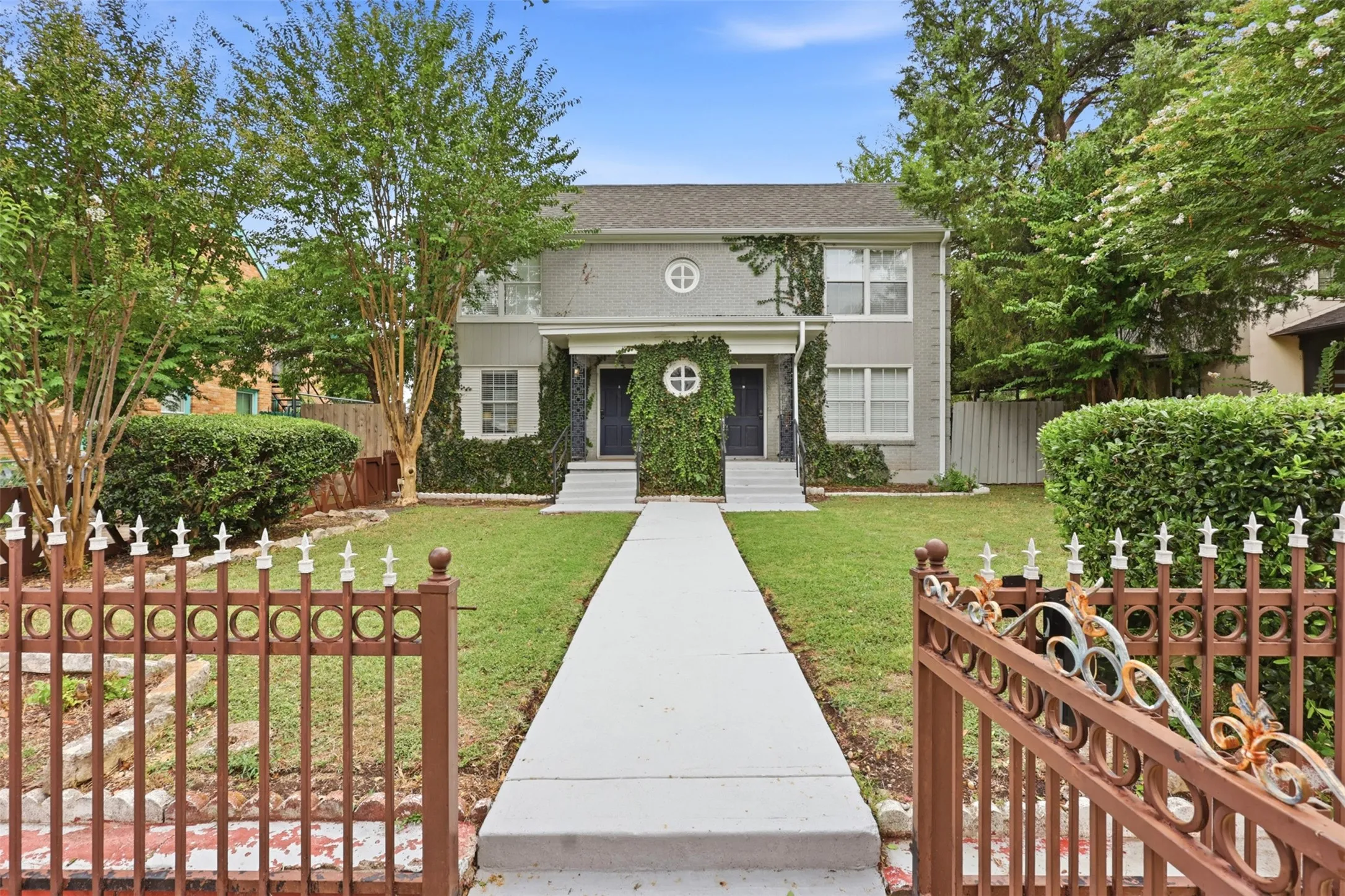 Quadruplex For Sale in Dallas County , 610 Winston Street, Dallas, Texas 75208, 4 Bedroom, 4 Bathroom, Garage spaces, 0 Sqft, built in 1943, Price $850,000, mls#21334312, Real Estate Agent in Dallas, Homes For Sale in Dallas county, Homes For Sale in Dallas, Realtor in Dallas Texas, Real Estate Brokerage Independent Realty Texas, Luminita Cordes Realtor