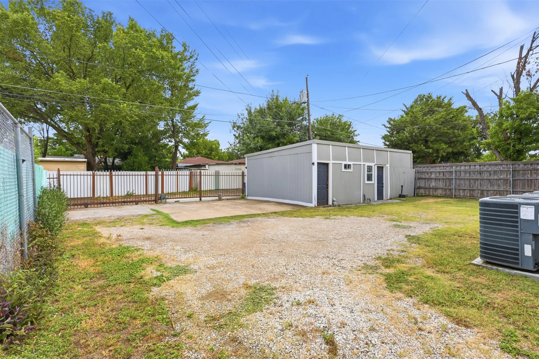 Quadruplex For Sale in Dallas County , 610 Winston Street, Dallas, Texas 75208, 4 Bedroom, 4 Bathroom, Garage spaces, 0 Sqft, built in 1943, Price $850,000, mls#21334312, Real Estate Agent in Dallas, Homes For Sale in Dallas county, Homes For Sale in Dallas, Realtor in Dallas Texas, Real Estate Brokerage Independent Realty Texas, Luminita Cordes Realtor