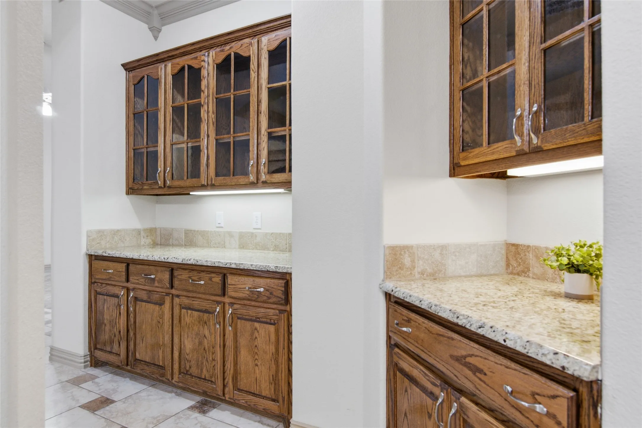 Single Family Residence For Sale in Tarrant County , 502 Lismore Drive, Mansfield, Texas 76063, 5 Bedroom, 3 Bathroom, 3 Garage spaces, 3,501 Sqft, built in 2008, mls#21334765, Real Estate Agent in Mansfield, Homes For Sale in Tarrant county, Homes For Sale in Mansfield, Realtor in Mansfield Texas, Real Estate Brokerage Independent Realty Texas, Luminita Cordes Realtor