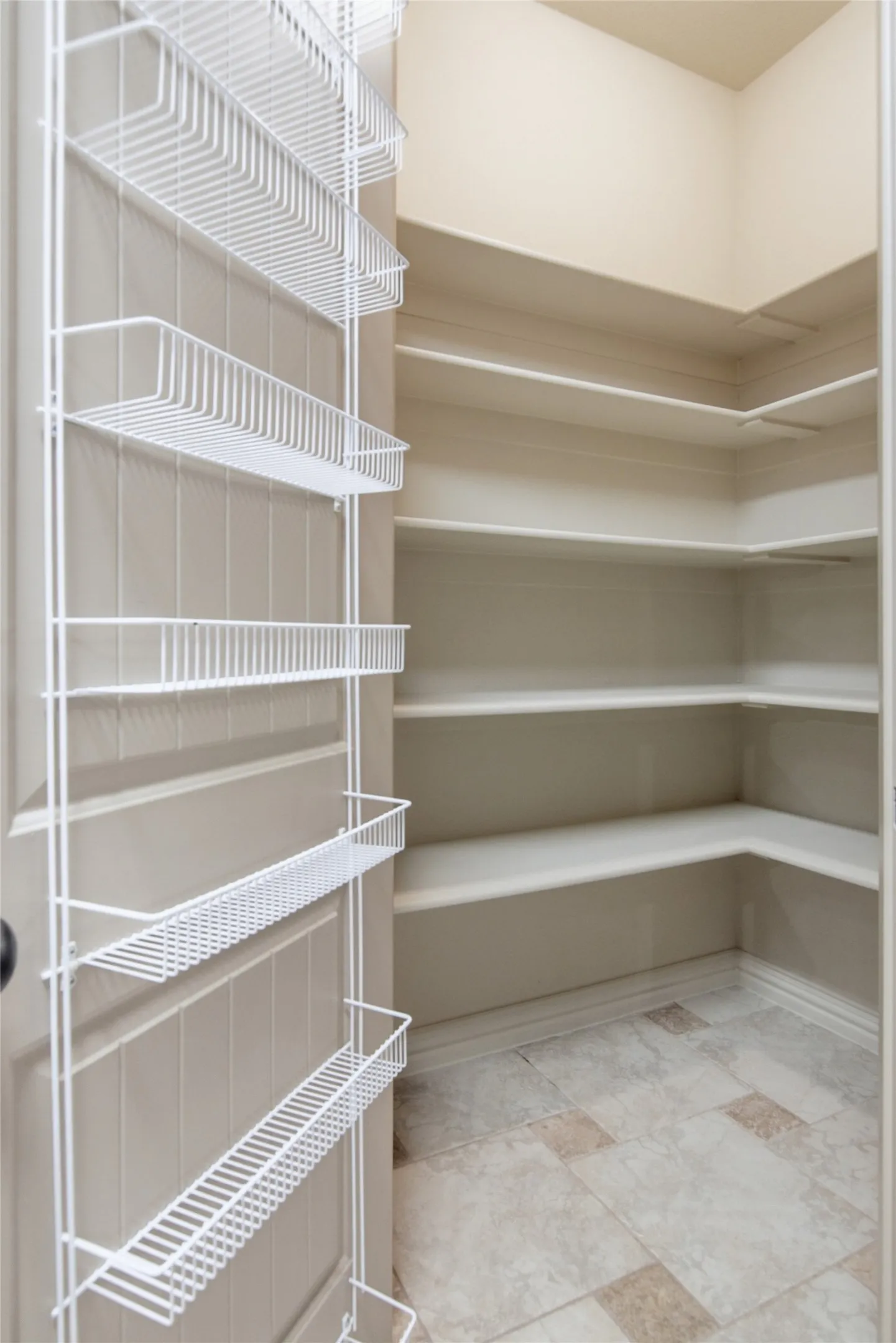 Single Family Residence For Sale in Tarrant County , 502 Lismore Drive, Mansfield, Texas 76063, 5 Bedroom, 3 Bathroom, 3 Garage spaces, 3,501 Sqft, built in 2008, mls#21334765, Real Estate Agent in Mansfield, Homes For Sale in Tarrant county, Homes For Sale in Mansfield, Realtor in Mansfield Texas, Real Estate Brokerage Independent Realty Texas, Luminita Cordes Realtor
