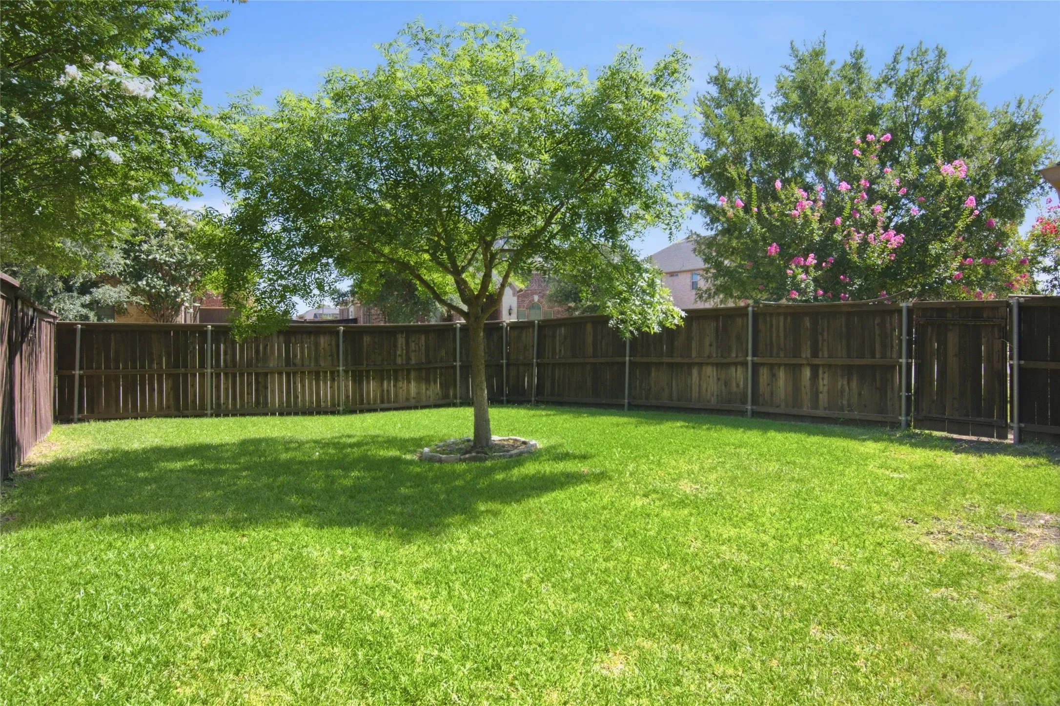 Single Family Residence For Sale in Tarrant County , 502 Lismore Drive, Mansfield, Texas 76063, 5 Bedroom, 3 Bathroom, 3 Garage spaces, 3,501 Sqft, built in 2008, mls#21334765, Real Estate Agent in Mansfield, Homes For Sale in Tarrant county, Homes For Sale in Mansfield, Realtor in Mansfield Texas, Real Estate Brokerage Independent Realty Texas, Luminita Cordes Realtor