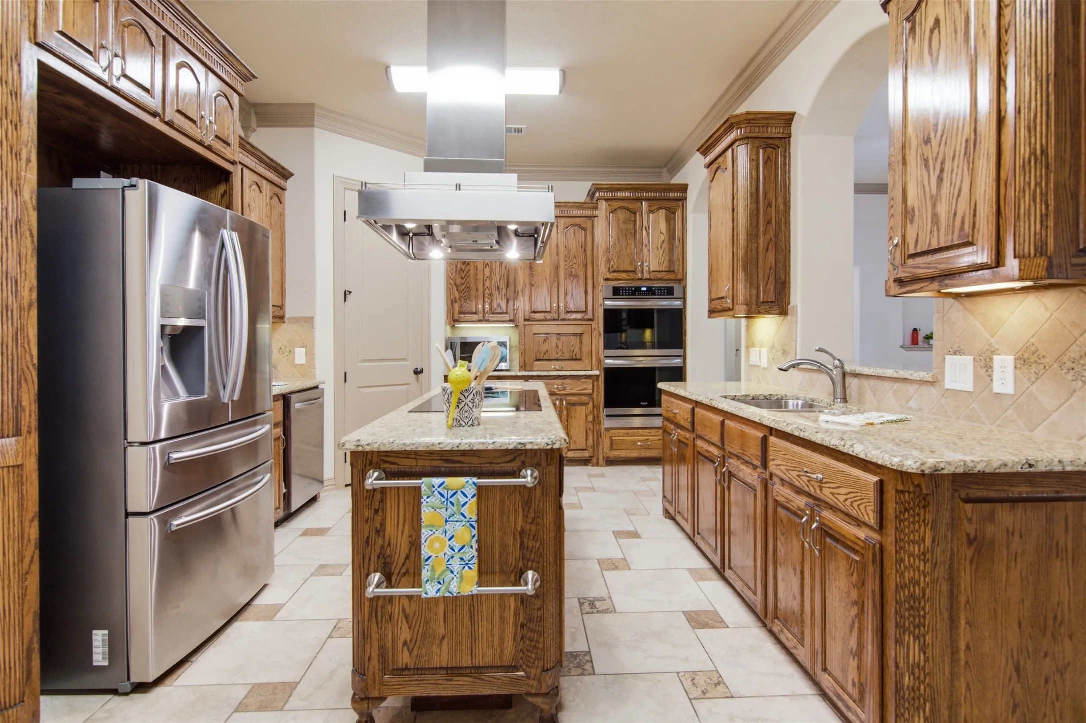 Single Family Residence For Sale in Tarrant County , 502 Lismore Drive, Mansfield, Texas 76063, 5 Bedroom, 3 Bathroom, 3 Garage spaces, 3,501 Sqft, built in 2008, mls#21334765, Real Estate Agent in Mansfield, Homes For Sale in Tarrant county, Homes For Sale in Mansfield, Realtor in Mansfield Texas, Real Estate Brokerage Independent Realty Texas, Luminita Cordes Realtor