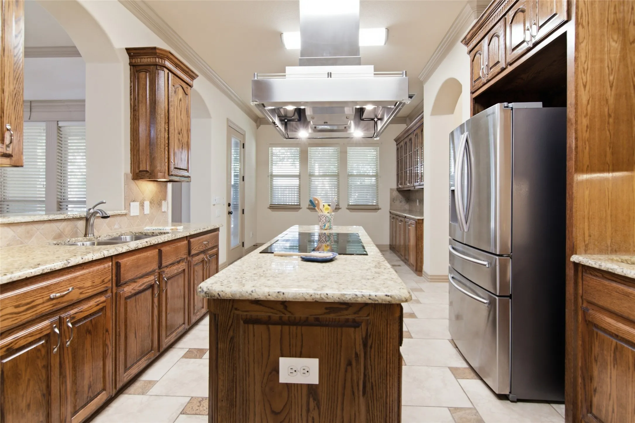 Single Family Residence For Sale in Tarrant County , 502 Lismore Drive, Mansfield, Texas 76063, 5 Bedroom, 3 Bathroom, 3 Garage spaces, 3,501 Sqft, built in 2008, mls#21334765, Real Estate Agent in Mansfield, Homes For Sale in Tarrant county, Homes For Sale in Mansfield, Realtor in Mansfield Texas, Real Estate Brokerage Independent Realty Texas, Luminita Cordes Realtor