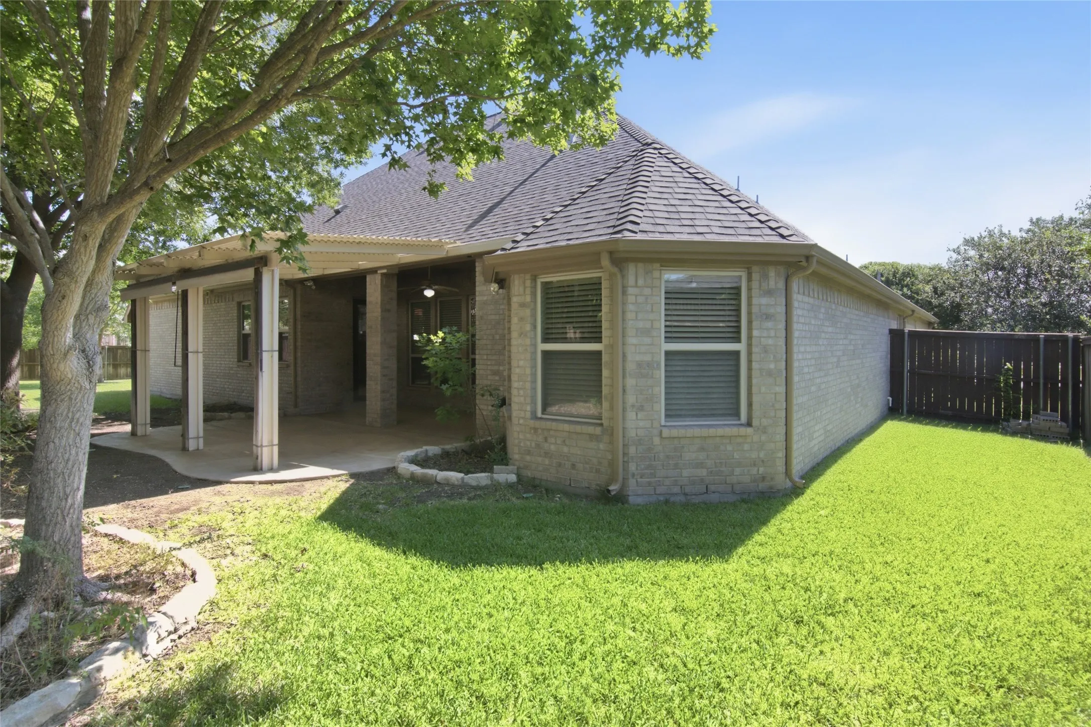 Single Family Residence For Sale in Tarrant County , 502 Lismore Drive, Mansfield, Texas 76063, 5 Bedroom, 3 Bathroom, 3 Garage spaces, 3,501 Sqft, built in 2008, mls#21334765, Real Estate Agent in Mansfield, Homes For Sale in Tarrant county, Homes For Sale in Mansfield, Realtor in Mansfield Texas, Real Estate Brokerage Independent Realty Texas, Luminita Cordes Realtor