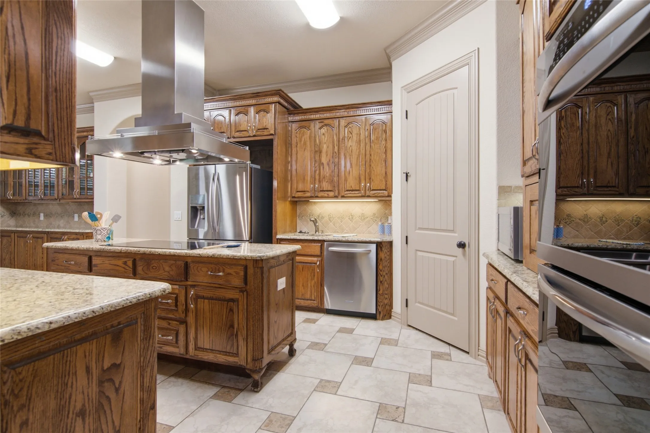 Single Family Residence For Sale in Tarrant County , 502 Lismore Drive, Mansfield, Texas 76063, 5 Bedroom, 3 Bathroom, 3 Garage spaces, 3,501 Sqft, built in 2008, mls#21334765, Real Estate Agent in Mansfield, Homes For Sale in Tarrant county, Homes For Sale in Mansfield, Realtor in Mansfield Texas, Real Estate Brokerage Independent Realty Texas, Luminita Cordes Realtor
