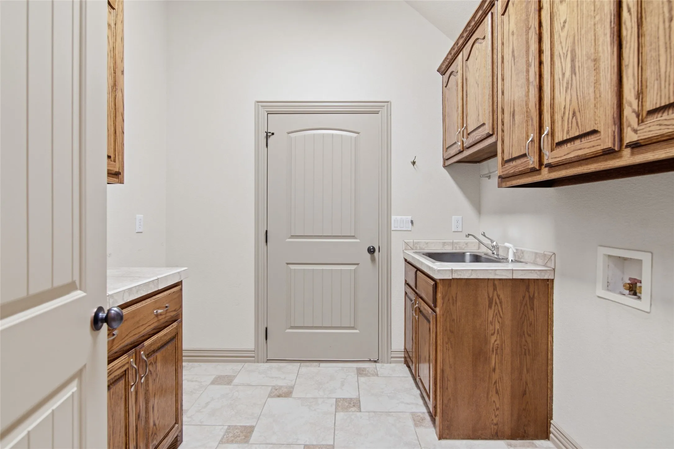 Single Family Residence For Sale in Tarrant County , 502 Lismore Drive, Mansfield, Texas 76063, 5 Bedroom, 3 Bathroom, 3 Garage spaces, 3,501 Sqft, built in 2008, mls#21334765, Real Estate Agent in Mansfield, Homes For Sale in Tarrant county, Homes For Sale in Mansfield, Realtor in Mansfield Texas, Real Estate Brokerage Independent Realty Texas, Luminita Cordes Realtor