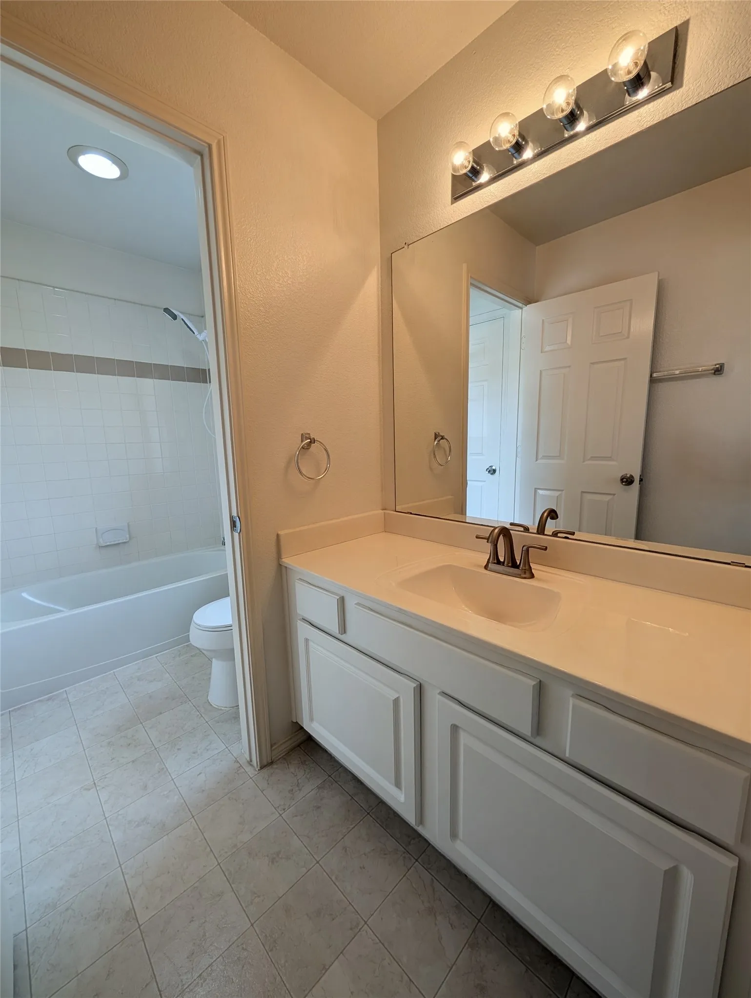 Single Family Residence For Sale in Collin County , 427 Rainforest Court, Murphy, Texas 75094, 4 Bedroom, 3 Bathroom, 2 Garage spaces, 2,758 Sqft, built in 2000, mls#21334329, Real Estate Agent in Murphy, Homes For Sale in Collin county, Homes For Sale in Murphy, Realtor in Murphy Texas, Real Estate Brokerage Independent Realty Texas, Luminita Cordes Realtor