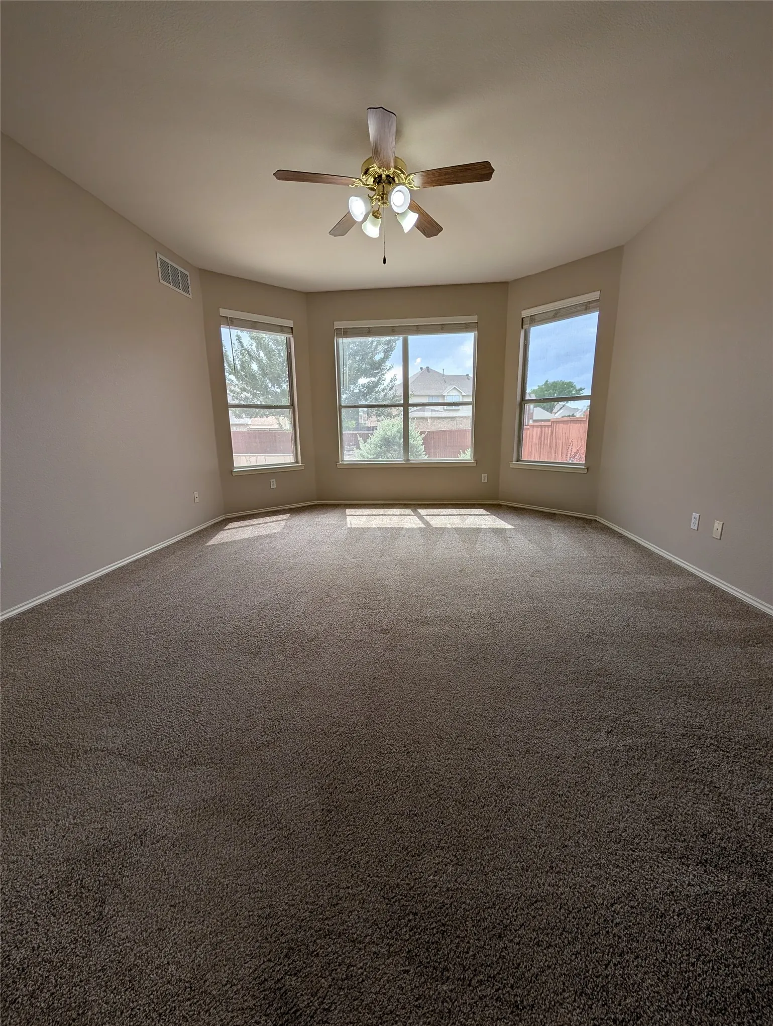 Single Family Residence For Sale in Collin County , 427 Rainforest Court, Murphy, Texas 75094, 4 Bedroom, 3 Bathroom, 2 Garage spaces, 2,758 Sqft, built in 2000, mls#21334329, Real Estate Agent in Murphy, Homes For Sale in Collin county, Homes For Sale in Murphy, Realtor in Murphy Texas, Real Estate Brokerage Independent Realty Texas, Luminita Cordes Realtor