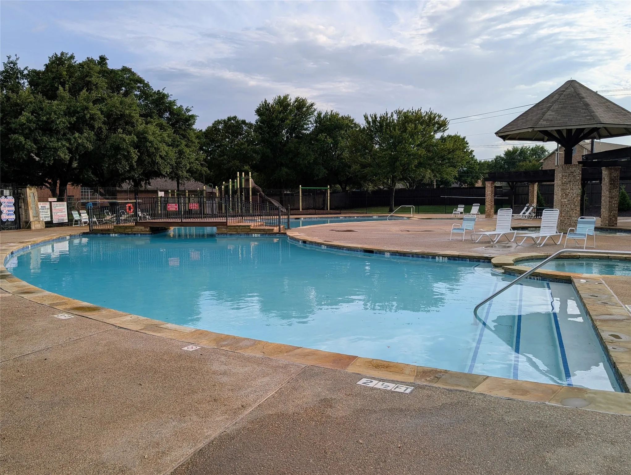 Single Family Residence For Sale in Collin County , 427 Rainforest Court, Murphy, Texas 75094, 4 Bedroom, 3 Bathroom, 2 Garage spaces, 2,758 Sqft, built in 2000, mls#21334329, Real Estate Agent in Murphy, Homes For Sale in Collin county, Homes For Sale in Murphy, Realtor in Murphy Texas, Real Estate Brokerage Independent Realty Texas, Luminita Cordes Realtor