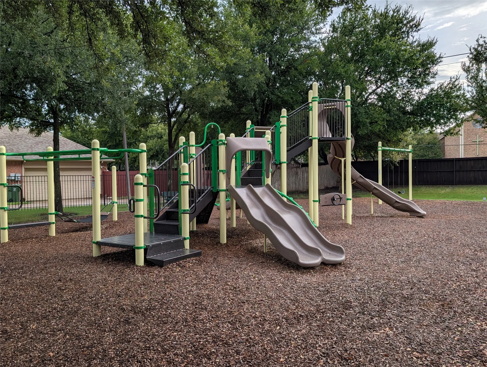 Single Family Residence For Sale in Collin County , 427 Rainforest Court, Murphy, Texas 75094, 4 Bedroom, 3 Bathroom, 2 Garage spaces, 2,758 Sqft, built in 2000, mls#21334329, Real Estate Agent in Murphy, Homes For Sale in Collin county, Homes For Sale in Murphy, Realtor in Murphy Texas, Real Estate Brokerage Independent Realty Texas, Luminita Cordes Realtor