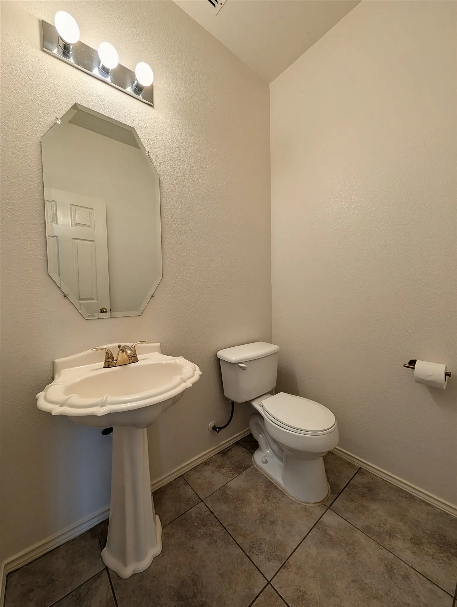 Single Family Residence For Sale in Collin County , 427 Rainforest Court, Murphy, Texas 75094, 4 Bedroom, 3 Bathroom, 2 Garage spaces, 2,758 Sqft, built in 2000, mls#21334329, Real Estate Agent in Murphy, Homes For Sale in Collin county, Homes For Sale in Murphy, Realtor in Murphy Texas, Real Estate Brokerage Independent Realty Texas, Luminita Cordes Realtor