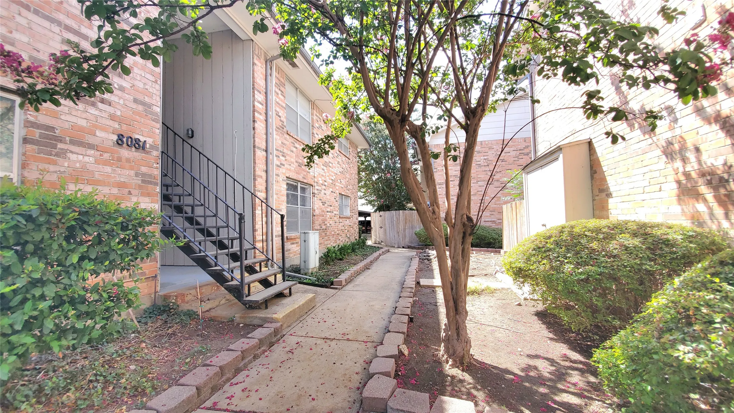 Condominium For Rent in Dallas County , 8081 Meadow Road 122, Dallas, Texas 75231, 2 Bedroom, 2 Bathroom, Garage spaces, 1,053 Sqft, built in 1969, mls#21334889, Real Estate Agent in Dallas, Homes For Rent in Dallas county, Homes For Rent in Dallas, Realtor in Dallas Texas, Real Estate Brokerage Independent Realty Texas, Luminita Cordes Realtor
