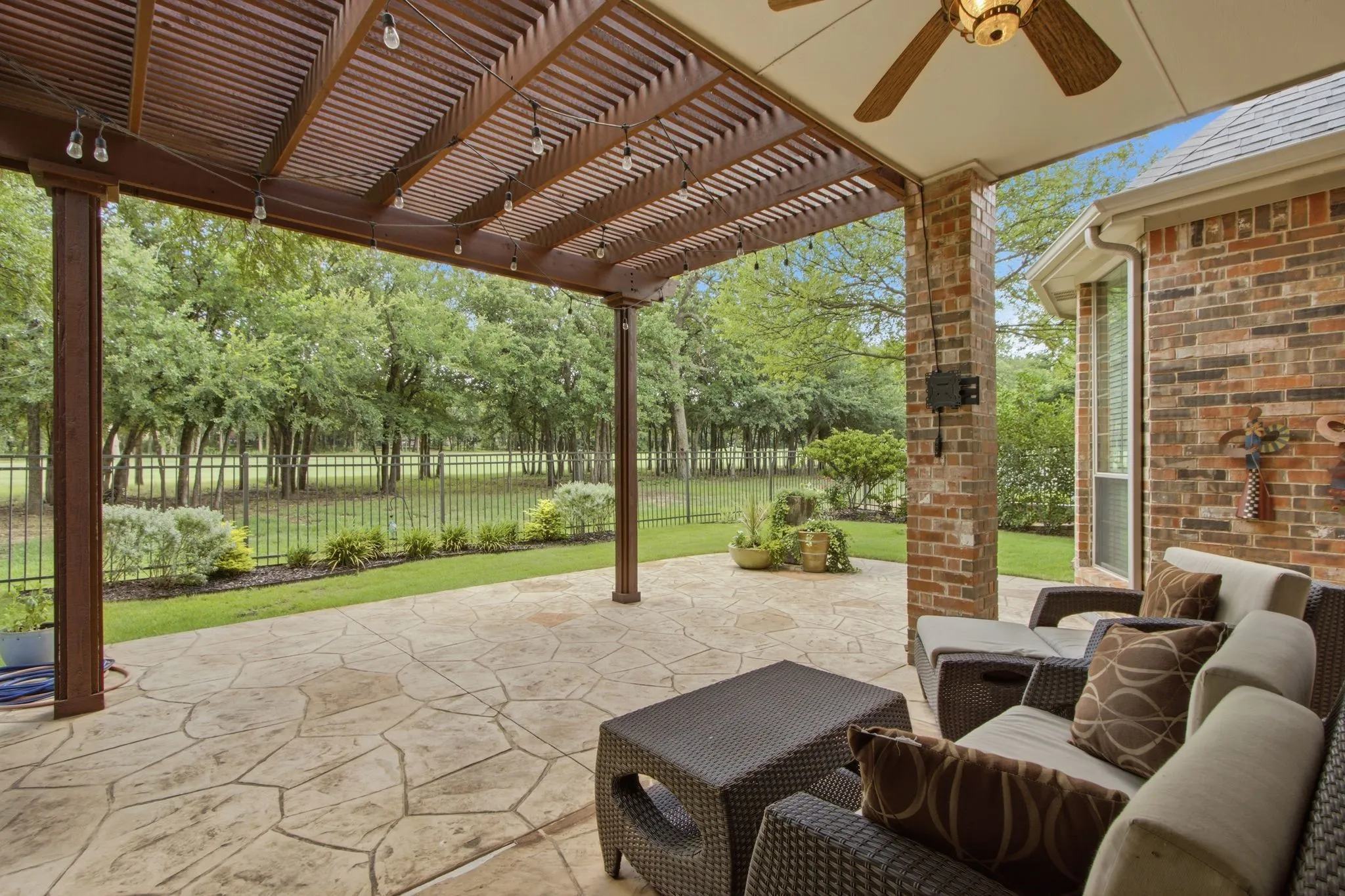 Single Family Residence For Sale in Denton County , 8504 Jefferson Way, Lantana, Texas 76226, 4 Bedroom, 4 Bathroom, 2 Garage spaces, 3,595 Sqft, built in 2006, mls#21333222, Real Estate Agent in Lantana, Homes For Sale in Denton county, Homes For Sale in Lantana, Realtor in Lantana Texas, Real Estate Brokerage Independent Realty Texas, Luminita Cordes Realtor