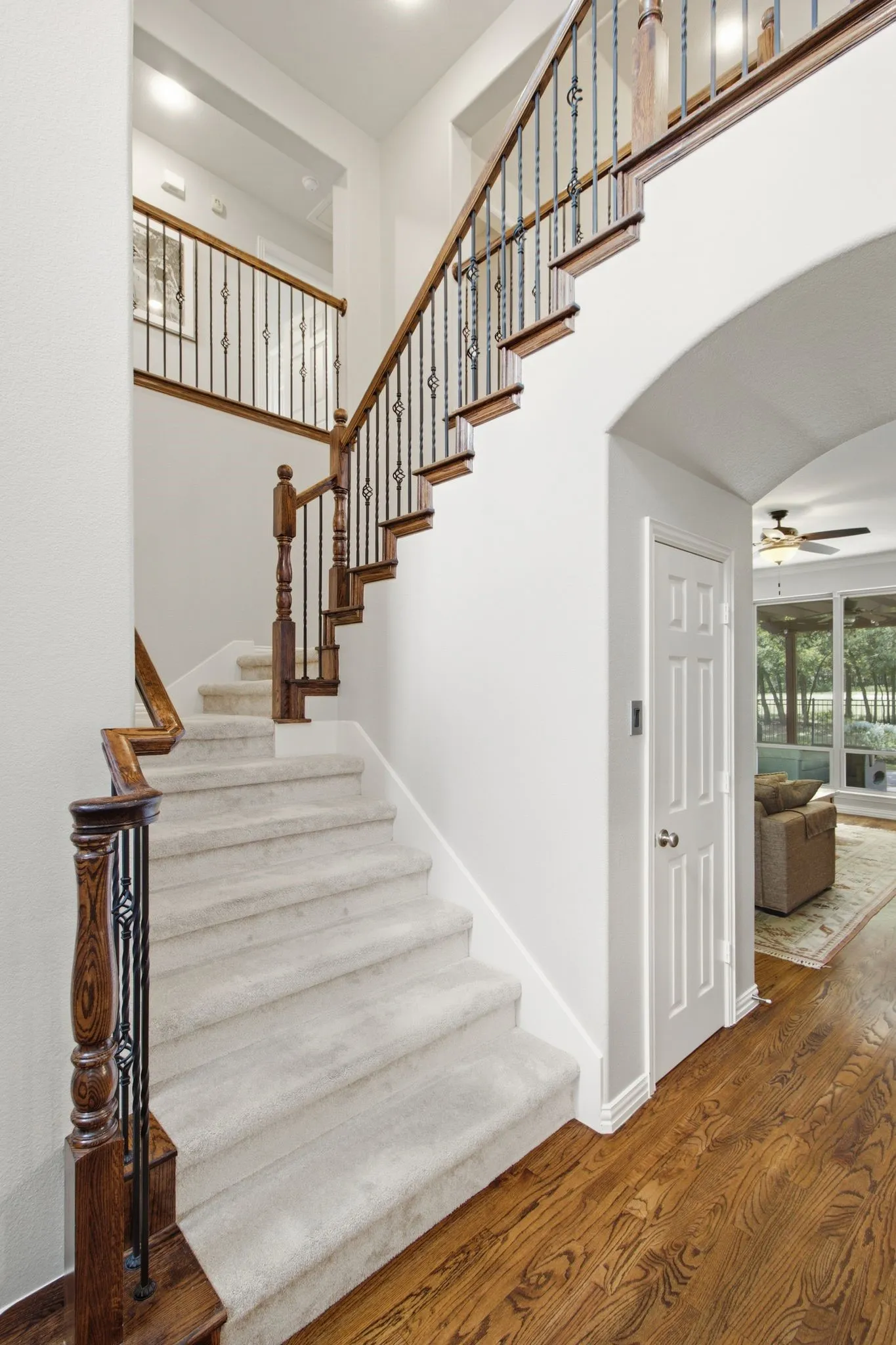 Single Family Residence For Sale in Denton County , 8504 Jefferson Way, Lantana, Texas 76226, 4 Bedroom, 4 Bathroom, 2 Garage spaces, 3,595 Sqft, built in 2006, mls#21333222, Real Estate Agent in Lantana, Homes For Sale in Denton county, Homes For Sale in Lantana, Realtor in Lantana Texas, Real Estate Brokerage Independent Realty Texas, Luminita Cordes Realtor