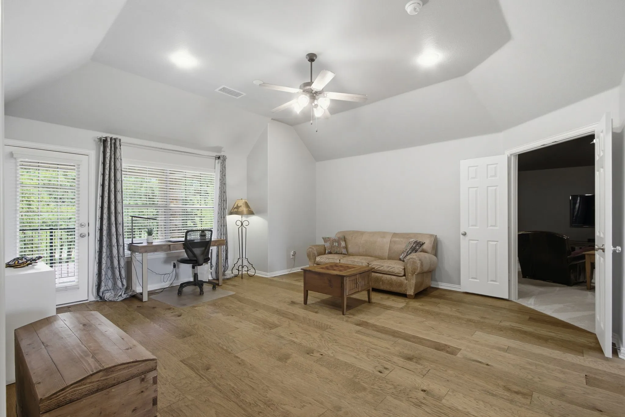 Single Family Residence For Sale in Denton County , 8504 Jefferson Way, Lantana, Texas 76226, 4 Bedroom, 4 Bathroom, 2 Garage spaces, 3,595 Sqft, built in 2006, mls#21333222, Real Estate Agent in Lantana, Homes For Sale in Denton county, Homes For Sale in Lantana, Realtor in Lantana Texas, Real Estate Brokerage Independent Realty Texas, Luminita Cordes Realtor