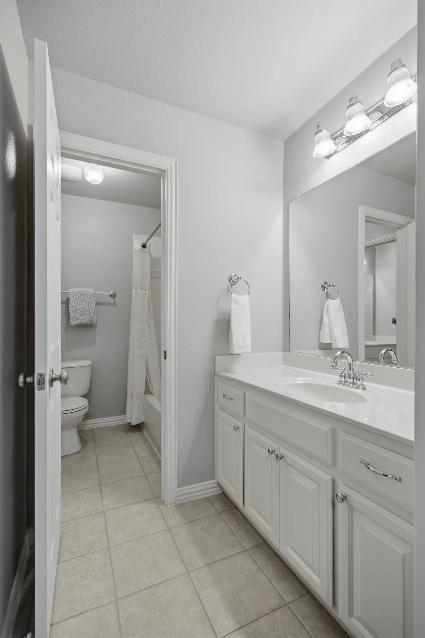 Single Family Residence For Sale in Denton County , 8504 Jefferson Way, Lantana, Texas 76226, 4 Bedroom, 4 Bathroom, 2 Garage spaces, 3,595 Sqft, built in 2006, mls#21333222, Real Estate Agent in Lantana, Homes For Sale in Denton county, Homes For Sale in Lantana, Realtor in Lantana Texas, Real Estate Brokerage Independent Realty Texas, Luminita Cordes Realtor