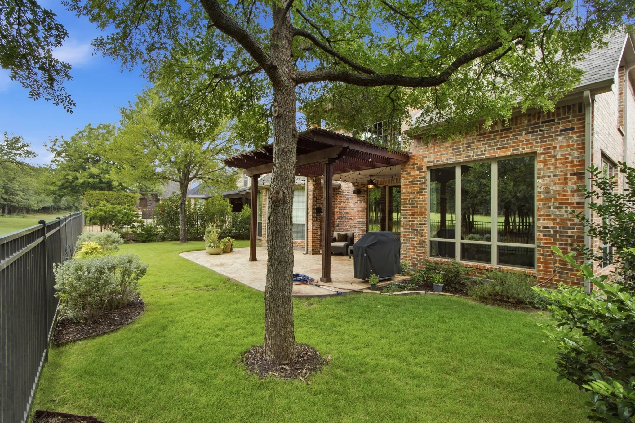 Single Family Residence For Sale in Denton County , 8504 Jefferson Way, Lantana, Texas 76226, 4 Bedroom, 4 Bathroom, 2 Garage spaces, 3,595 Sqft, built in 2006, mls#21333222, Real Estate Agent in Lantana, Homes For Sale in Denton county, Homes For Sale in Lantana, Realtor in Lantana Texas, Real Estate Brokerage Independent Realty Texas, Luminita Cordes Realtor