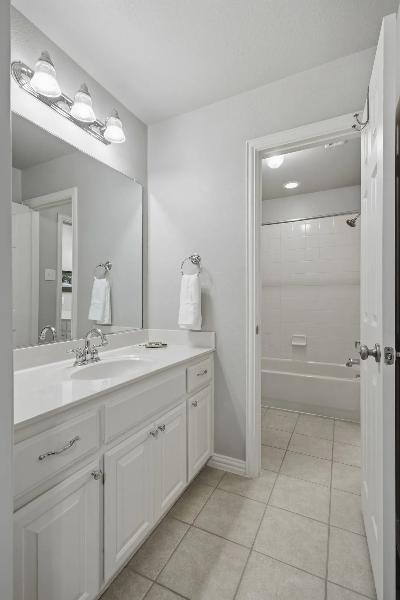 Single Family Residence For Sale in Denton County , 8504 Jefferson Way, Lantana, Texas 76226, 4 Bedroom, 4 Bathroom, 2 Garage spaces, 3,595 Sqft, built in 2006, mls#21333222, Real Estate Agent in Lantana, Homes For Sale in Denton county, Homes For Sale in Lantana, Realtor in Lantana Texas, Real Estate Brokerage Independent Realty Texas, Luminita Cordes Realtor