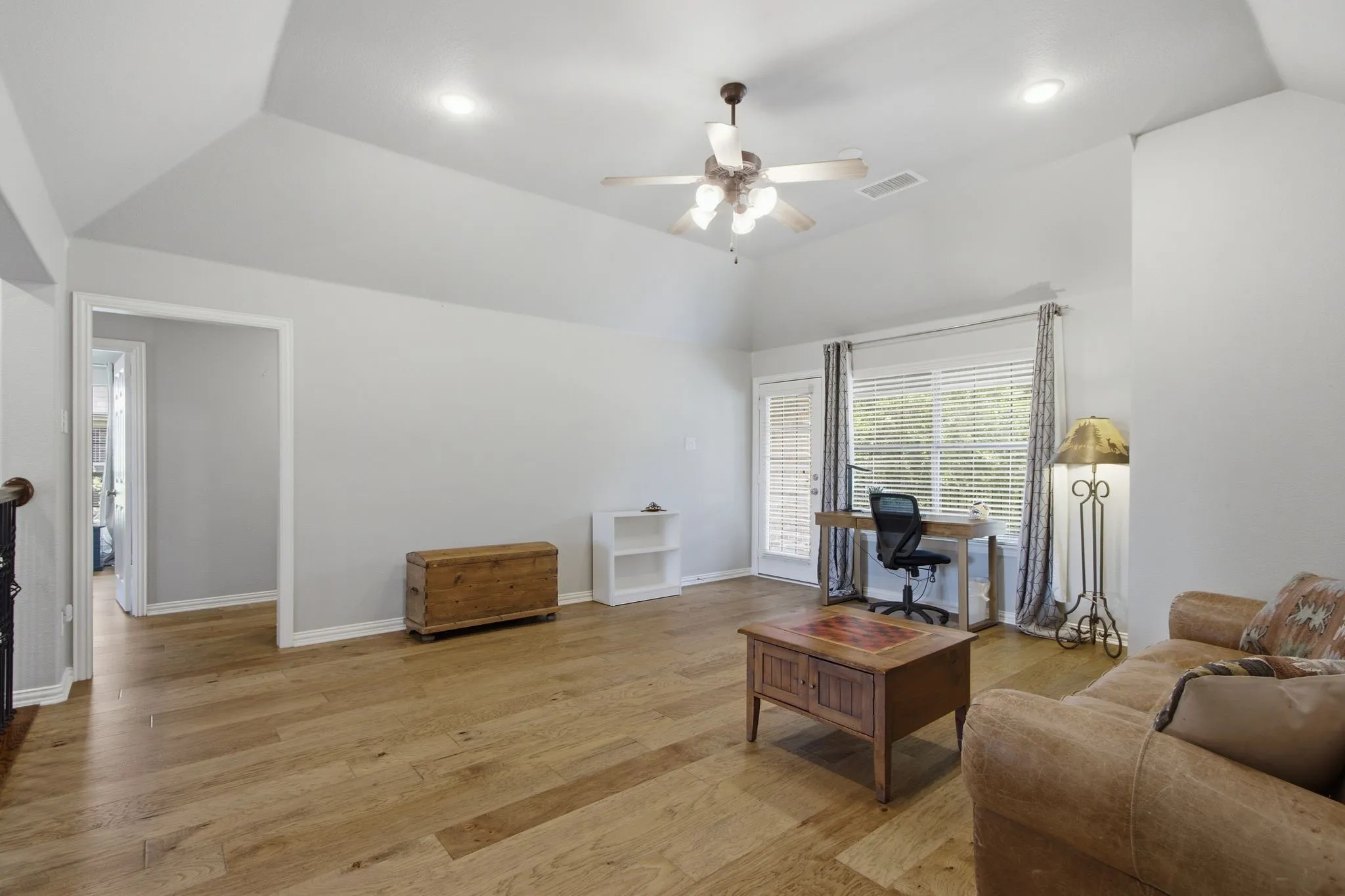 Single Family Residence For Sale in Denton County , 8504 Jefferson Way, Lantana, Texas 76226, 4 Bedroom, 4 Bathroom, 2 Garage spaces, 3,595 Sqft, built in 2006, mls#21333222, Real Estate Agent in Lantana, Homes For Sale in Denton county, Homes For Sale in Lantana, Realtor in Lantana Texas, Real Estate Brokerage Independent Realty Texas, Luminita Cordes Realtor