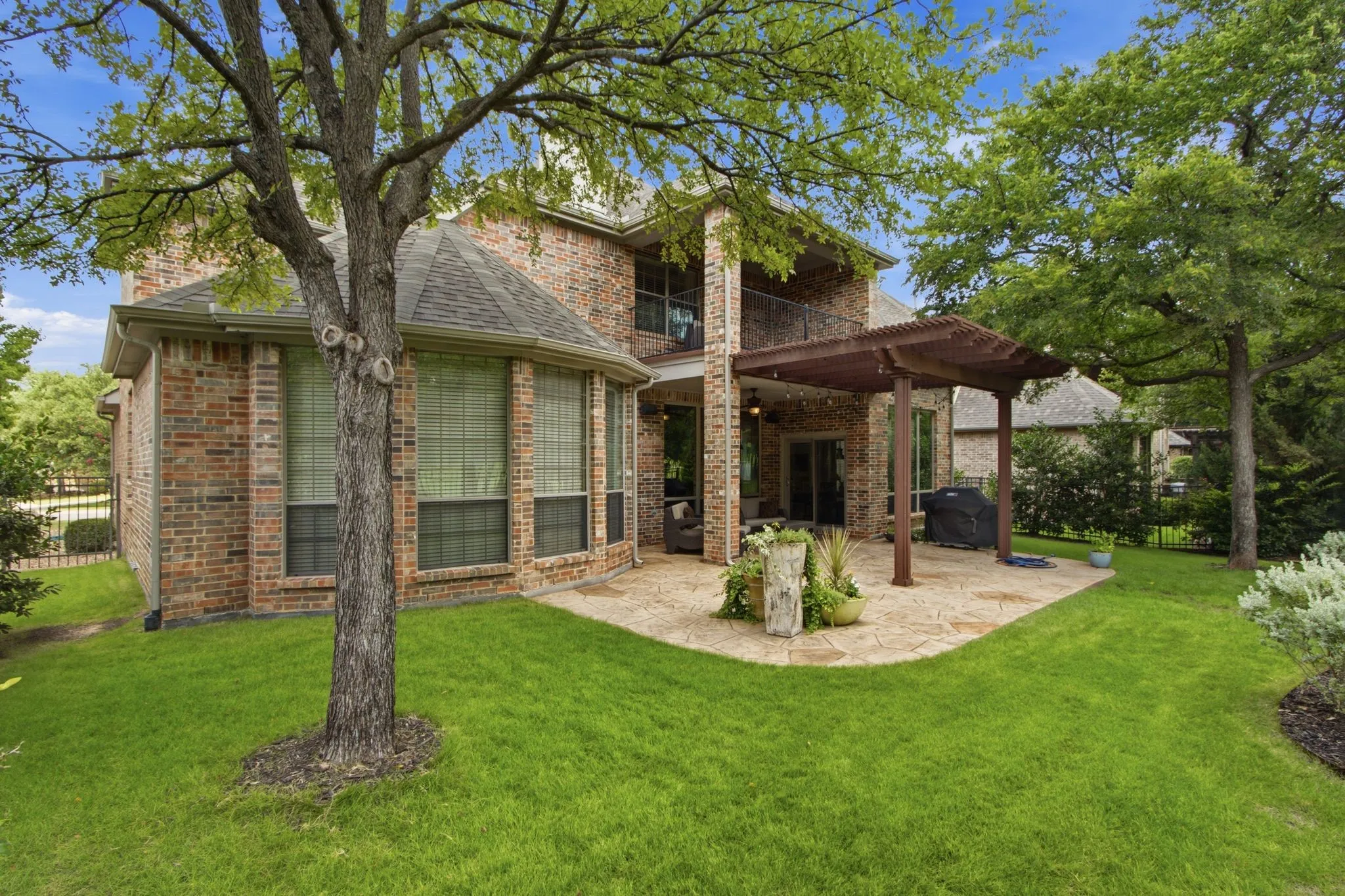 Single Family Residence For Sale in Denton County , 8504 Jefferson Way, Lantana, Texas 76226, 4 Bedroom, 4 Bathroom, 2 Garage spaces, 3,595 Sqft, built in 2006, mls#21333222, Real Estate Agent in Lantana, Homes For Sale in Denton county, Homes For Sale in Lantana, Realtor in Lantana Texas, Real Estate Brokerage Independent Realty Texas, Luminita Cordes Realtor