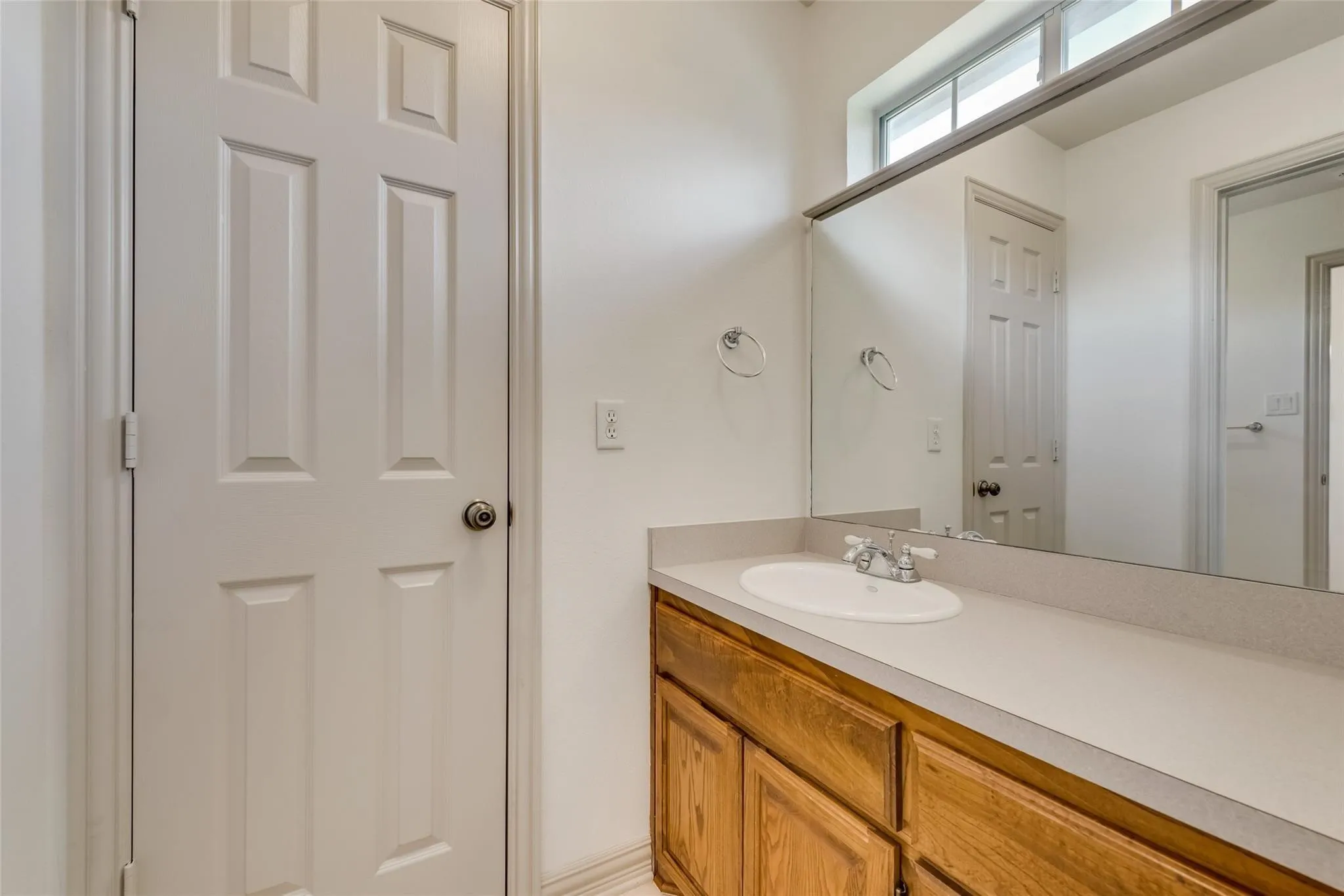 Single Family Residence For Rent in Rockwall County , 120 Cambridge Court, Heath, Texas 75032, 5 Bedroom, 5 Bathroom, 3 Garage spaces, 3,174 Sqft, built in 2001, mls#21334851, Real Estate Agent in Heath, Homes For Rent in Rockwall county, Homes For Rent in Heath, Realtor in Heath Texas, Real Estate Brokerage Independent Realty Texas, Luminita Cordes Realtor