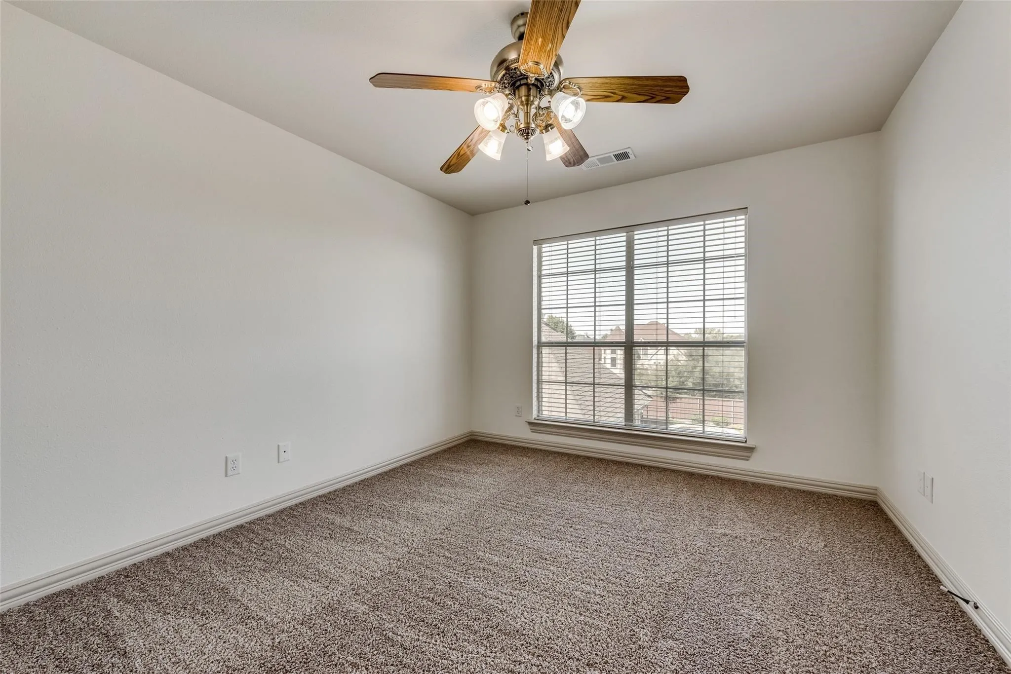 Single Family Residence For Rent in Rockwall County , 120 Cambridge Court, Heath, Texas 75032, 5 Bedroom, 5 Bathroom, 3 Garage spaces, 3,174 Sqft, built in 2001, mls#21334851, Real Estate Agent in Heath, Homes For Rent in Rockwall county, Homes For Rent in Heath, Realtor in Heath Texas, Real Estate Brokerage Independent Realty Texas, Luminita Cordes Realtor