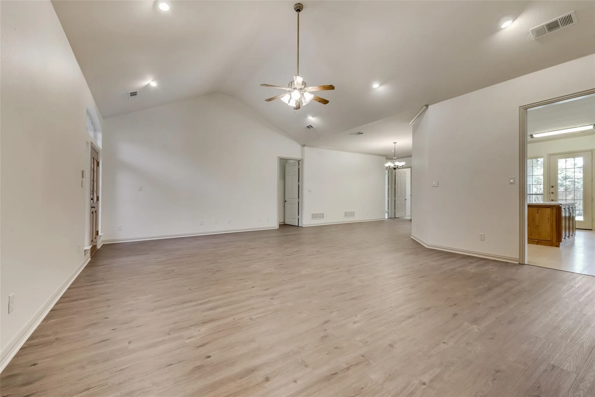 Single Family Residence For Rent in Rockwall County , 120 Cambridge Court, Heath, Texas 75032, 5 Bedroom, 5 Bathroom, 3 Garage spaces, 3,174 Sqft, built in 2001, mls#21334851, Real Estate Agent in Heath, Homes For Rent in Rockwall county, Homes For Rent in Heath, Realtor in Heath Texas, Real Estate Brokerage Independent Realty Texas, Luminita Cordes Realtor