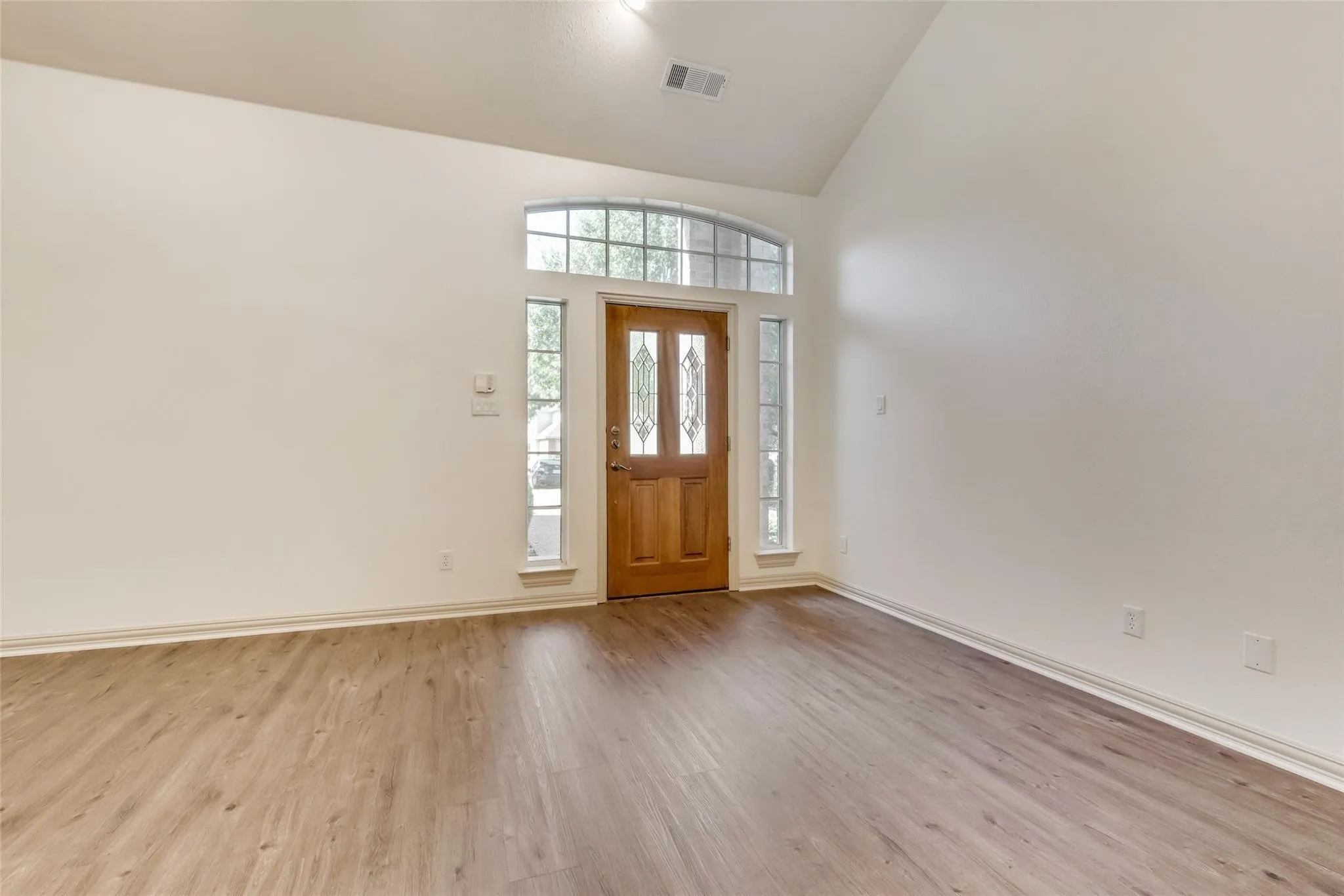 Single Family Residence For Rent in Rockwall County , 120 Cambridge Court, Heath, Texas 75032, 5 Bedroom, 5 Bathroom, 3 Garage spaces, 3,174 Sqft, built in 2001, mls#21334851, Real Estate Agent in Heath, Homes For Rent in Rockwall county, Homes For Rent in Heath, Realtor in Heath Texas, Real Estate Brokerage Independent Realty Texas, Luminita Cordes Realtor
