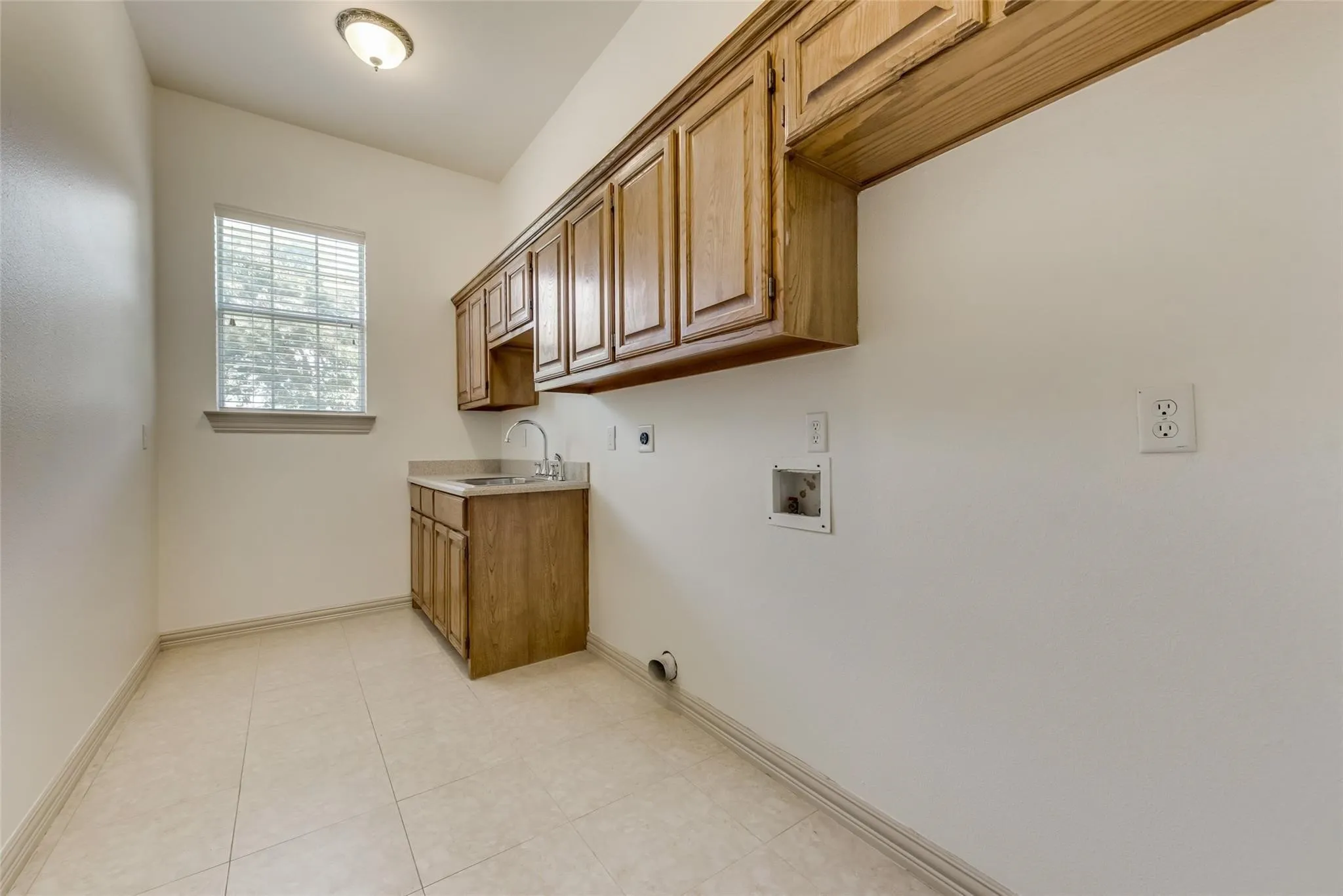 Single Family Residence For Rent in Rockwall County , 120 Cambridge Court, Heath, Texas 75032, 5 Bedroom, 5 Bathroom, 3 Garage spaces, 3,174 Sqft, built in 2001, mls#21334851, Real Estate Agent in Heath, Homes For Rent in Rockwall county, Homes For Rent in Heath, Realtor in Heath Texas, Real Estate Brokerage Independent Realty Texas, Luminita Cordes Realtor