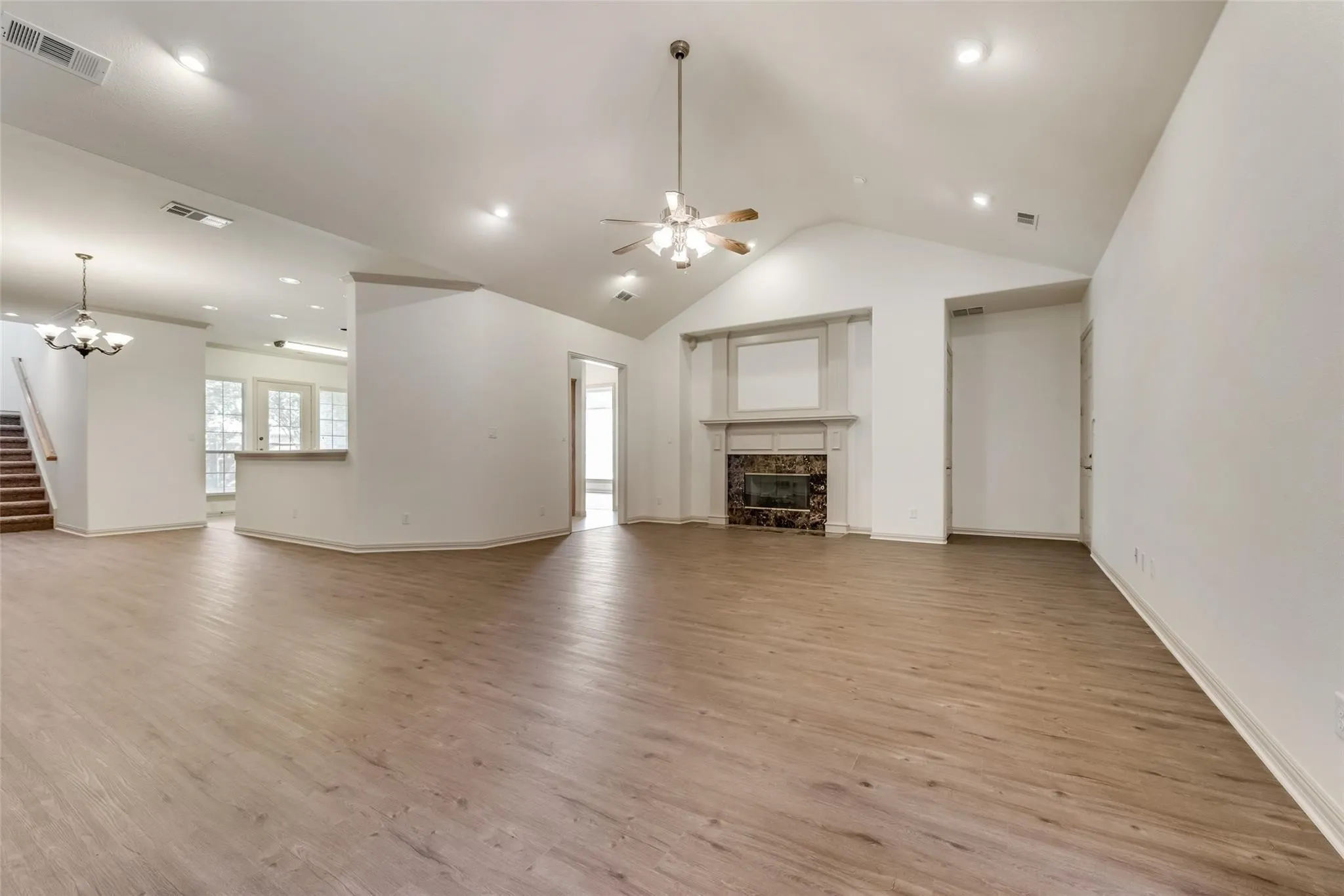 Single Family Residence For Rent in Rockwall County , 120 Cambridge Court, Heath, Texas 75032, 5 Bedroom, 5 Bathroom, 3 Garage spaces, 3,174 Sqft, built in 2001, mls#21334851, Real Estate Agent in Heath, Homes For Rent in Rockwall county, Homes For Rent in Heath, Realtor in Heath Texas, Real Estate Brokerage Independent Realty Texas, Luminita Cordes Realtor