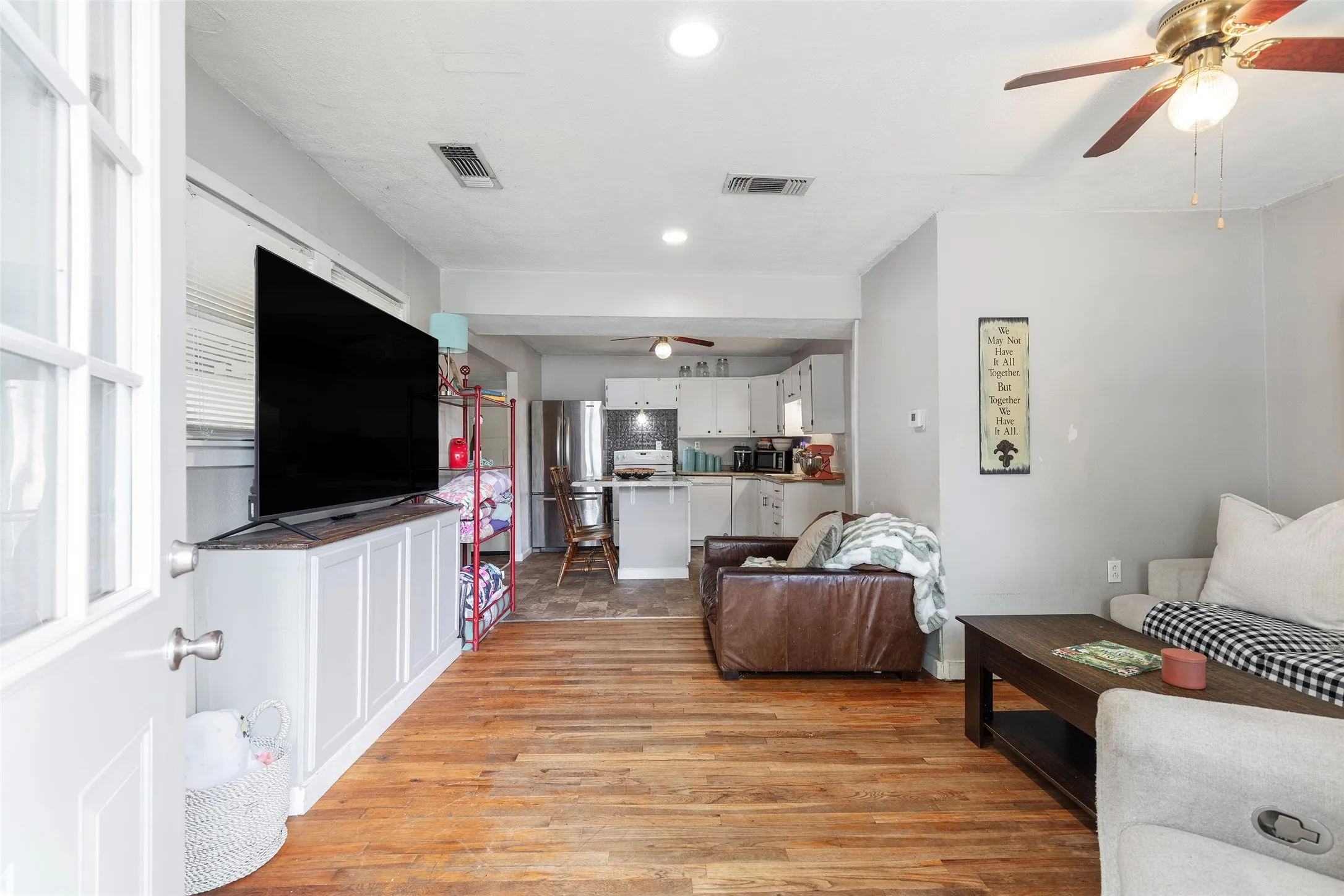 Single Family Residence For Sale in Johnson County , 403 Walnut Street, Grandview, Texas 76050, 2 Bedroom, 1 Bathroom, Garage spaces, 926 Sqft, built in 1950, mls#21334193, Real Estate Agent in Grandview, Homes For Sale in Johnson county, Homes For Sale in Grandview, Realtor in Grandview Texas, Real Estate Brokerage Independent Realty Texas, Luminita Cordes Realtor