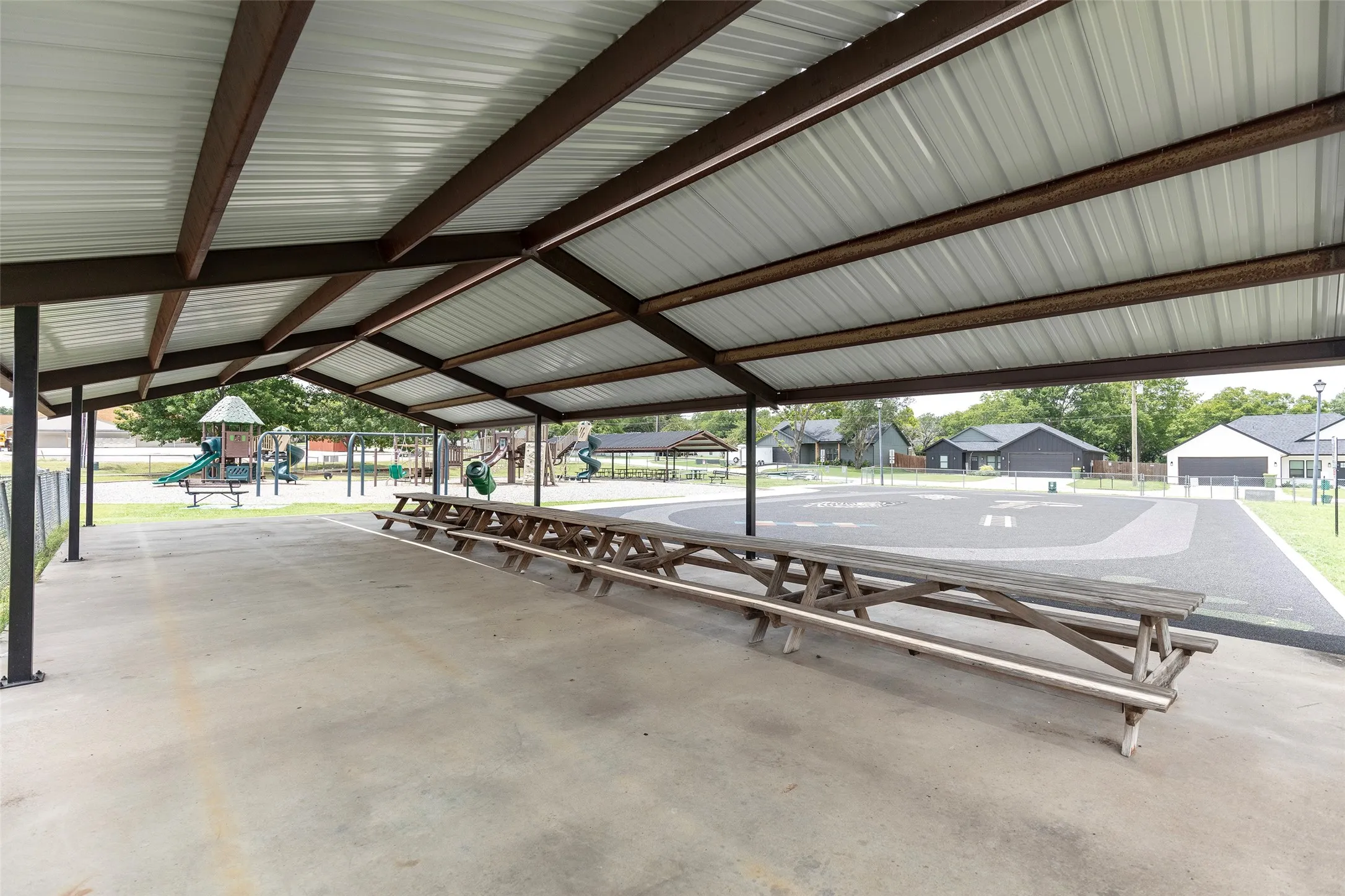 Single Family Residence For Sale in Johnson County , 403 Walnut Street, Grandview, Texas 76050, 2 Bedroom, 1 Bathroom, Garage spaces, 926 Sqft, built in 1950, mls#21334193, Real Estate Agent in Grandview, Homes For Sale in Johnson county, Homes For Sale in Grandview, Realtor in Grandview Texas, Real Estate Brokerage Independent Realty Texas, Luminita Cordes Realtor