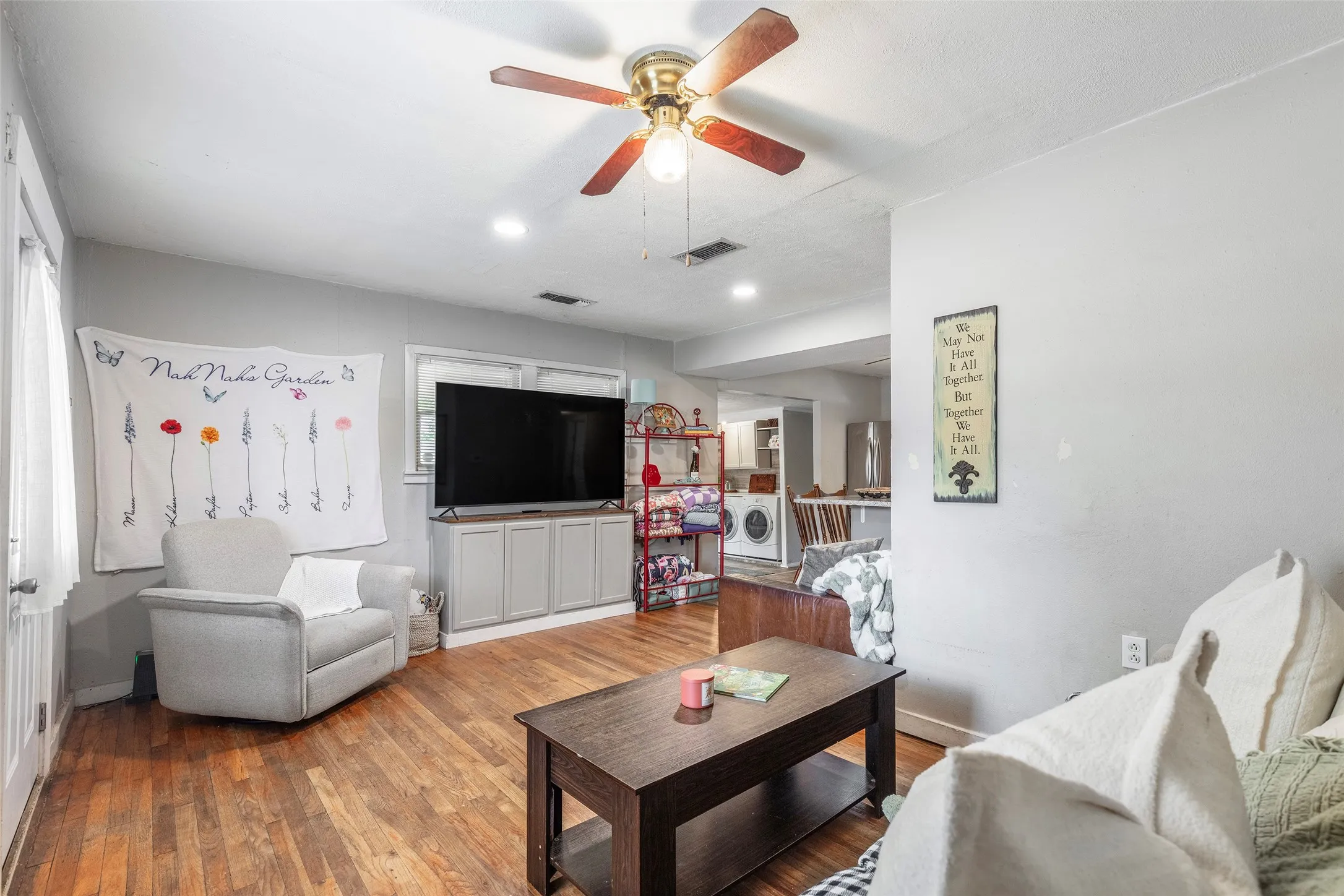 Single Family Residence For Sale in Johnson County , 403 Walnut Street, Grandview, Texas 76050, 2 Bedroom, 1 Bathroom, Garage spaces, 926 Sqft, built in 1950, mls#21334193, Real Estate Agent in Grandview, Homes For Sale in Johnson county, Homes For Sale in Grandview, Realtor in Grandview Texas, Real Estate Brokerage Independent Realty Texas, Luminita Cordes Realtor