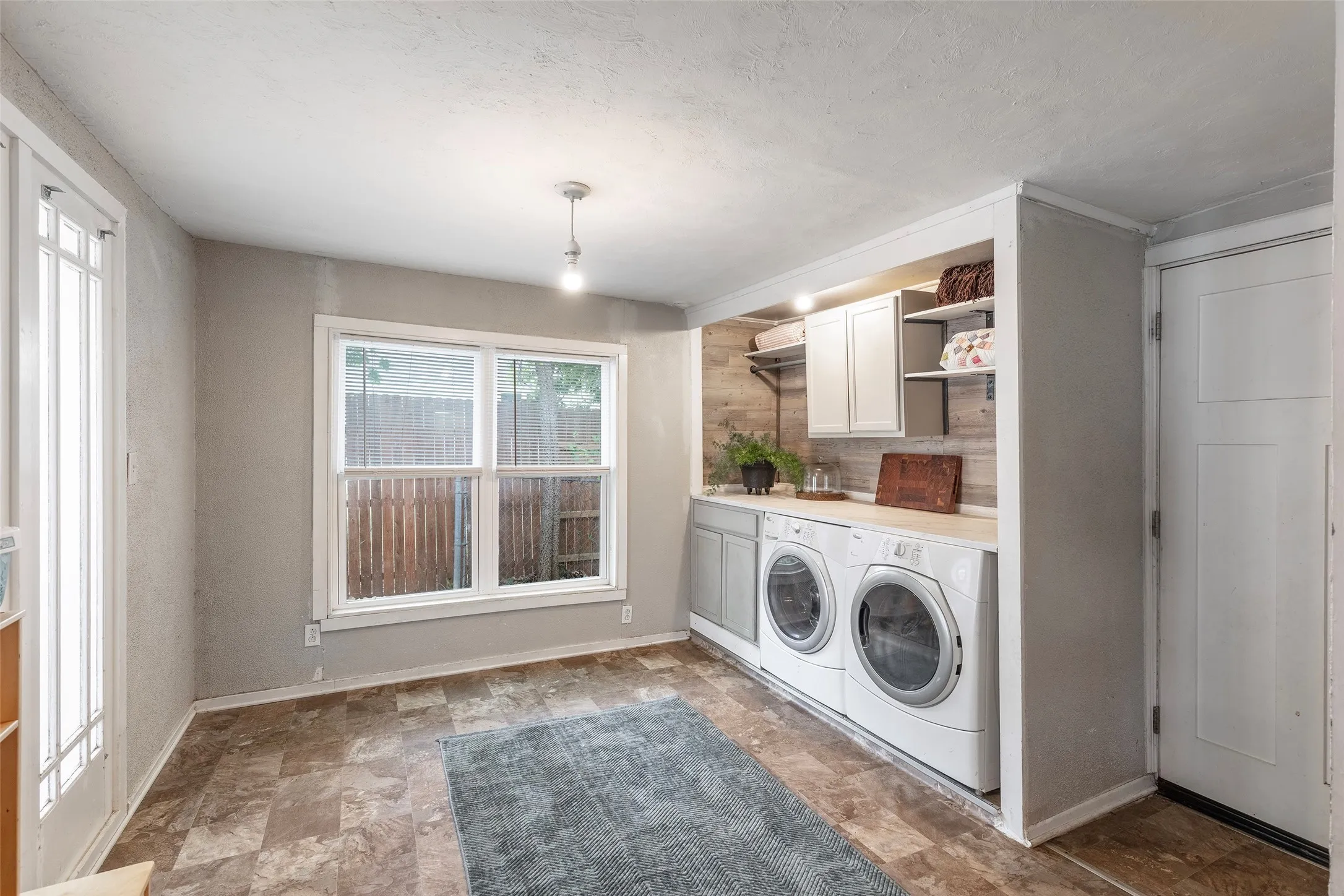 Single Family Residence For Sale in Johnson County , 403 Walnut Street, Grandview, Texas 76050, 2 Bedroom, 1 Bathroom, Garage spaces, 926 Sqft, built in 1950, mls#21334193, Real Estate Agent in Grandview, Homes For Sale in Johnson county, Homes For Sale in Grandview, Realtor in Grandview Texas, Real Estate Brokerage Independent Realty Texas, Luminita Cordes Realtor