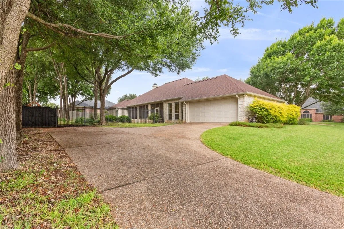 Single Family Residence For Sale in Mc Lennan County , 501 Sienna Bend Trail, Waco, Texas 76657, 4 Bedroom, 5 Bathroom, 2 Garage spaces, 2,983 Sqft, built in 2003, mls#21334909, Real Estate Agent in Waco, Homes For Sale in Mc Lennan county, Homes For Sale in Waco, Realtor in Waco Texas, Real Estate Brokerage Independent Realty Texas, Luminita Cordes Realtor