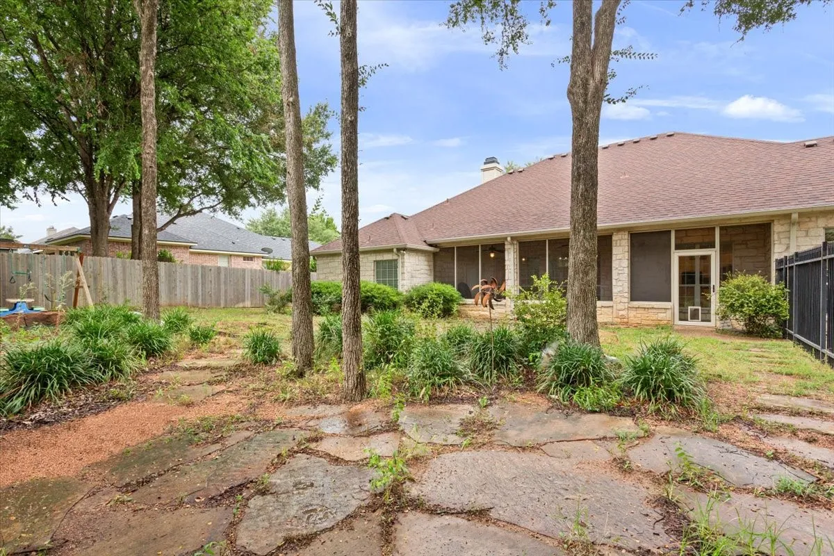 Single Family Residence For Sale in Mc Lennan County , 501 Sienna Bend Trail, Waco, Texas 76657, 4 Bedroom, 5 Bathroom, 2 Garage spaces, 2,983 Sqft, built in 2003, mls#21334909, Real Estate Agent in Waco, Homes For Sale in Mc Lennan county, Homes For Sale in Waco, Realtor in Waco Texas, Real Estate Brokerage Independent Realty Texas, Luminita Cordes Realtor