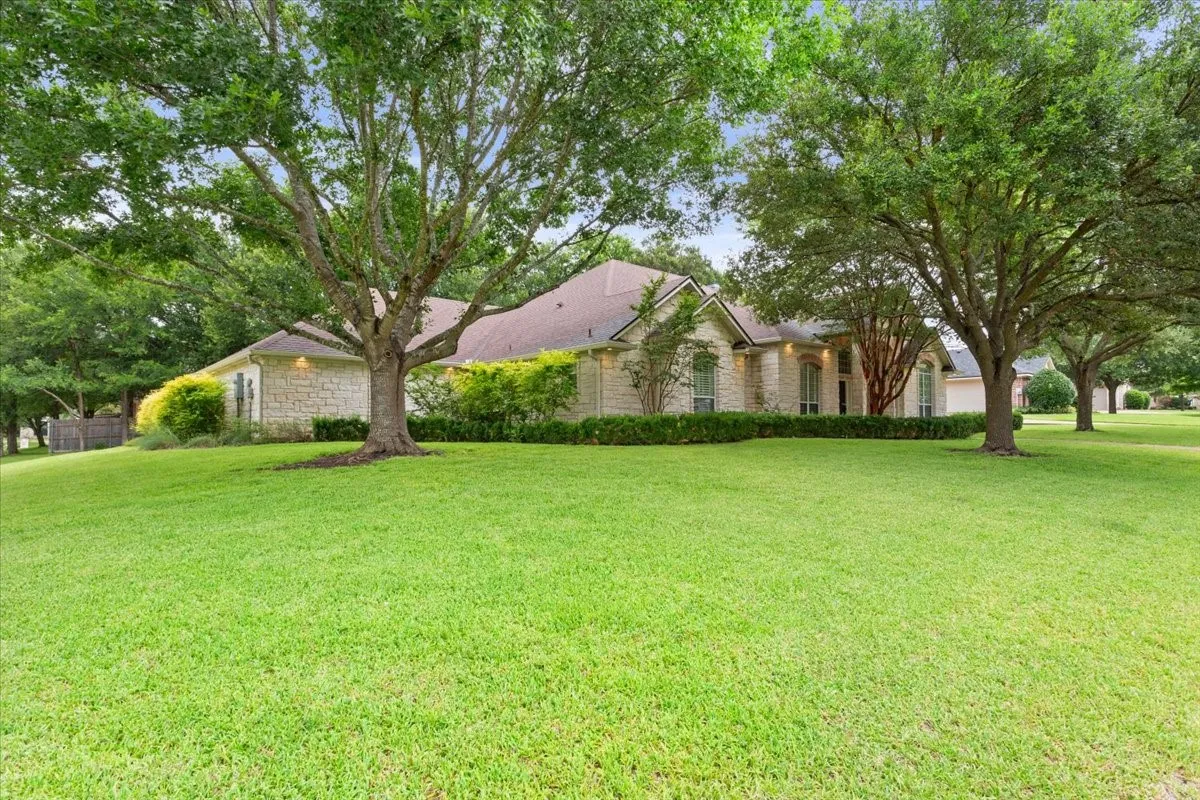 Single Family Residence For Sale in Mc Lennan County , 501 Sienna Bend Trail, Waco, Texas 76657, 4 Bedroom, 5 Bathroom, 2 Garage spaces, 2,983 Sqft, built in 2003, mls#21334909, Real Estate Agent in Waco, Homes For Sale in Mc Lennan county, Homes For Sale in Waco, Realtor in Waco Texas, Real Estate Brokerage Independent Realty Texas, Luminita Cordes Realtor