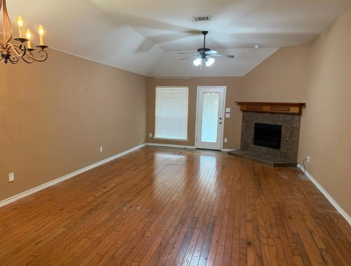 Single Family Residence For Sale in Collin County , 8501 Blacktail Trail, Mc Kinney, Texas 75070, 3 Bedroom, 2 Bathroom, 2 Garage spaces, 1,871 Sqft, built in 2003, mls#21333892, Real Estate Agent in Mc Kinney, Homes For Sale in Collin county, Homes For Sale in Mc Kinney, Realtor in Mc Kinney Texas, Real Estate Brokerage Independent Realty Texas, Luminita Cordes Realtor