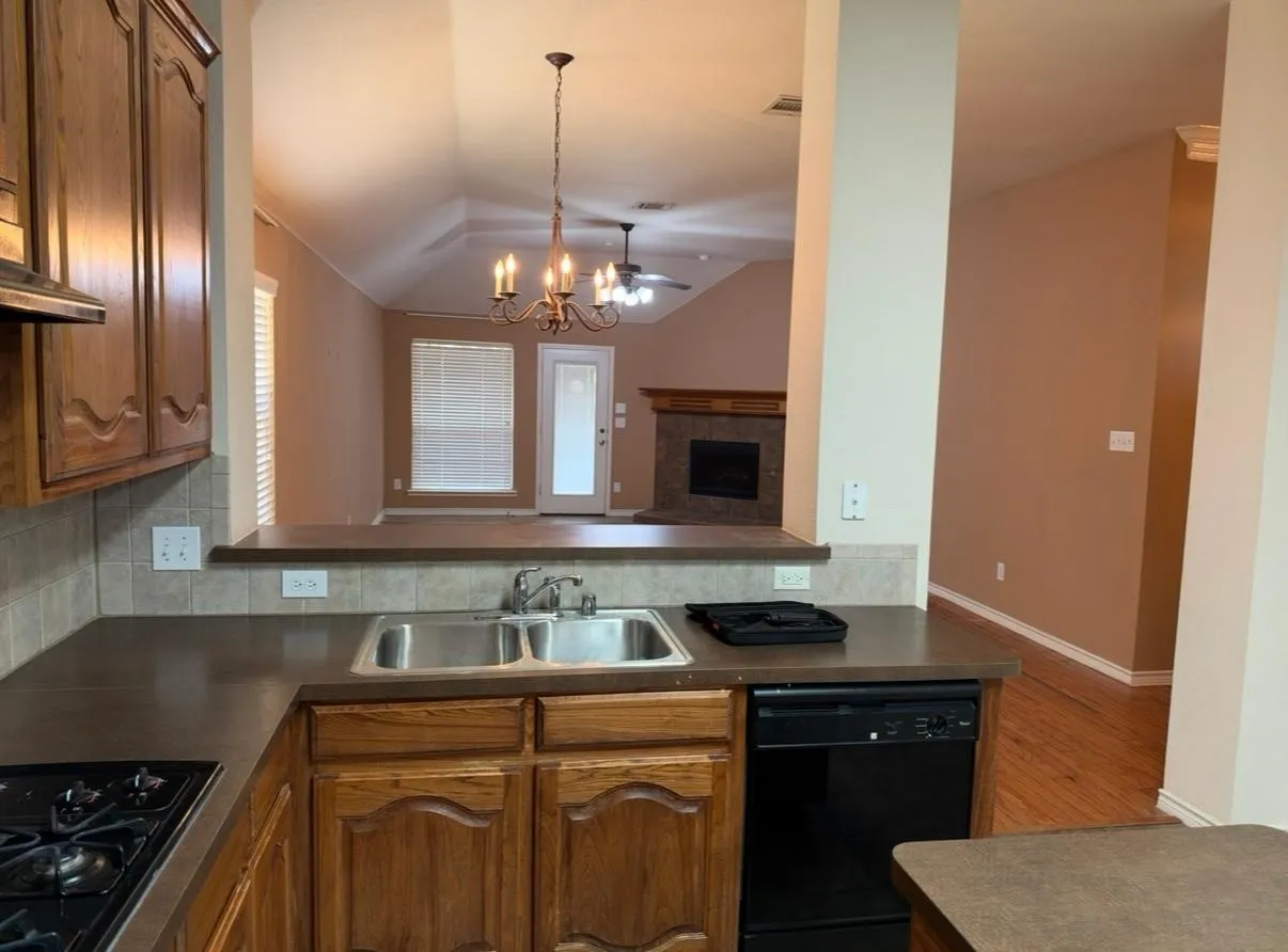 Single Family Residence For Sale in Collin County , 8501 Blacktail Trail, Mc Kinney, Texas 75070, 3 Bedroom, 2 Bathroom, 2 Garage spaces, 1,871 Sqft, built in 2003, mls#21333892, Real Estate Agent in Mc Kinney, Homes For Sale in Collin county, Homes For Sale in Mc Kinney, Realtor in Mc Kinney Texas, Real Estate Brokerage Independent Realty Texas, Luminita Cordes Realtor