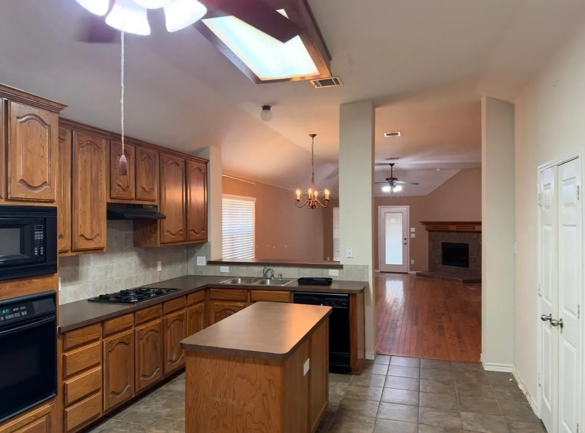 Single Family Residence For Sale in Collin County , 8501 Blacktail Trail, Mc Kinney, Texas 75070, 3 Bedroom, 2 Bathroom, 2 Garage spaces, 1,871 Sqft, built in 2003, mls#21333892, Real Estate Agent in Mc Kinney, Homes For Sale in Collin county, Homes For Sale in Mc Kinney, Realtor in Mc Kinney Texas, Real Estate Brokerage Independent Realty Texas, Luminita Cordes Realtor