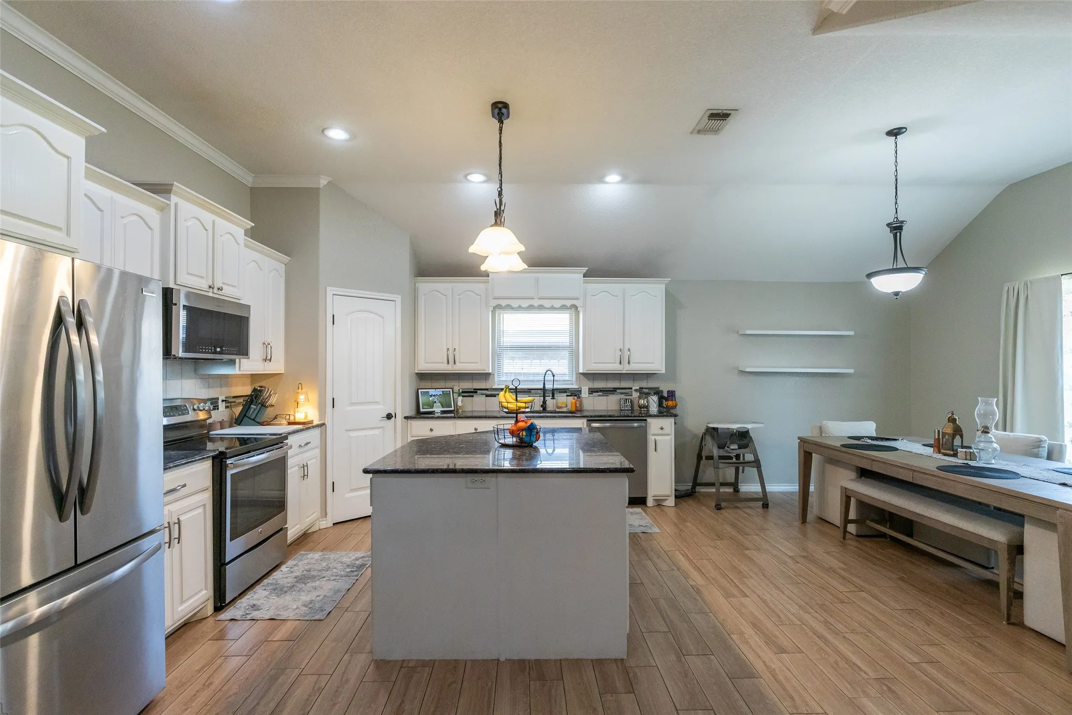 Single Family Residence For Sale in Taylor County , 3009 Sterling Street, Abilene, Texas 79606, 3 Bedroom, 2 Bathroom, 2 Garage spaces, 1,724 Sqft, built in 2014, mls#21334886, Real Estate Agent in Abilene, Homes For Sale in Taylor county, Homes For Sale in Abilene, Realtor in Abilene Texas, Real Estate Brokerage Independent Realty Texas, Luminita Cordes Realtor