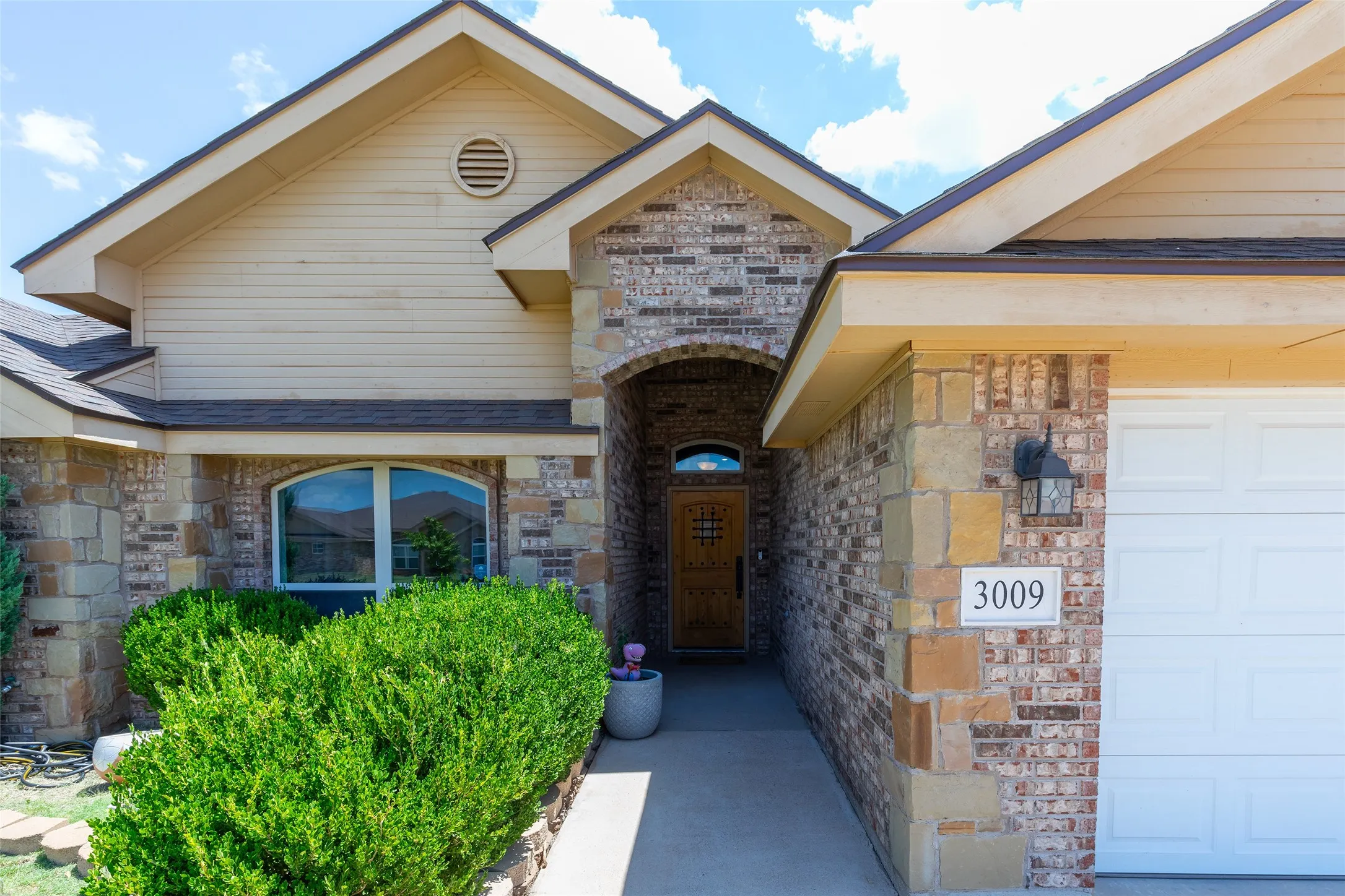 Single Family Residence For Sale in Taylor County , 3009 Sterling Street, Abilene, Texas 79606, 3 Bedroom, 2 Bathroom, 2 Garage spaces, 1,724 Sqft, built in 2014, mls#21334886, Real Estate Agent in Abilene, Homes For Sale in Taylor county, Homes For Sale in Abilene, Realtor in Abilene Texas, Real Estate Brokerage Independent Realty Texas, Luminita Cordes Realtor