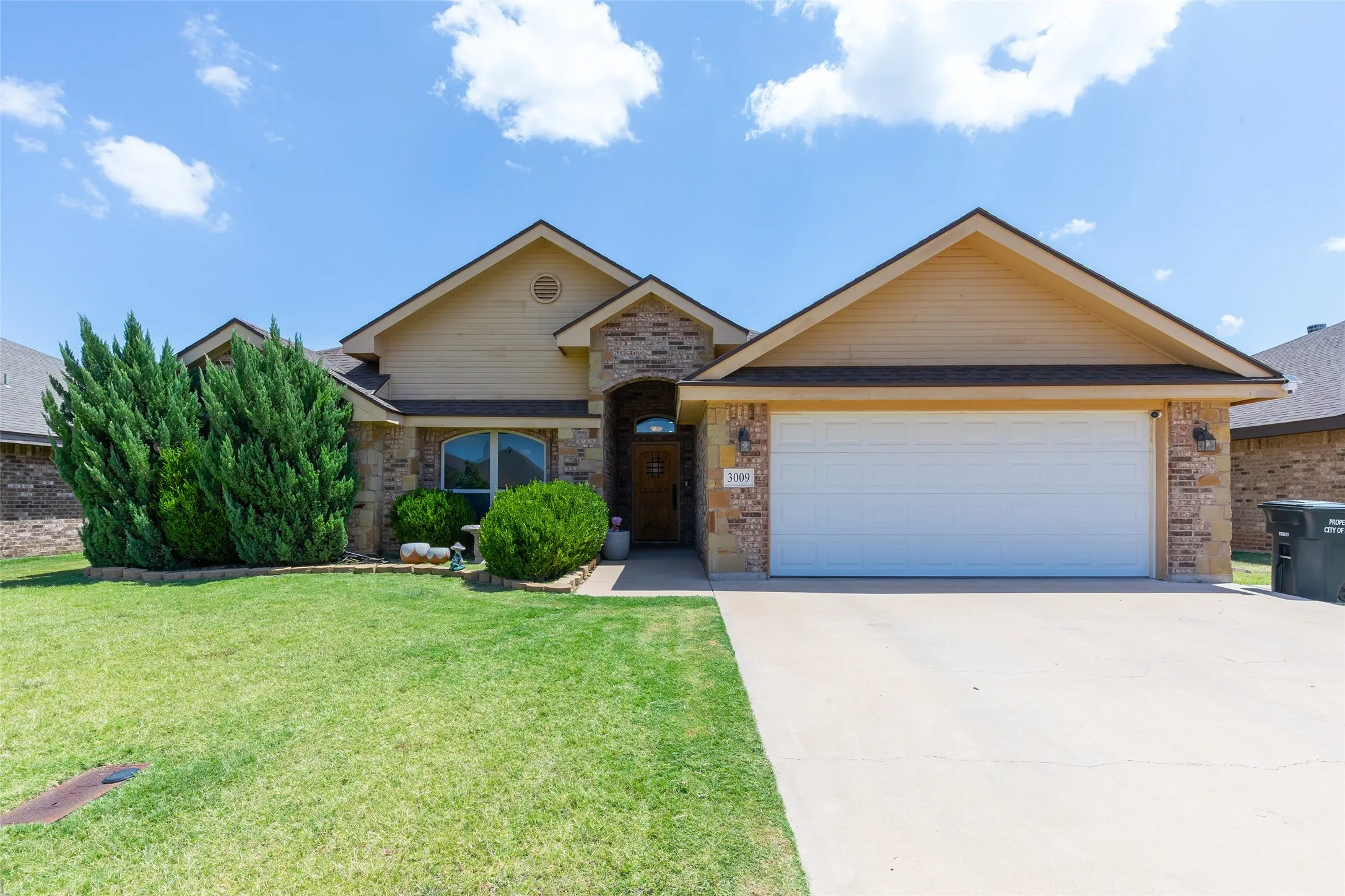 Single Family Residence For Sale in Taylor County , 3009 Sterling Street, Abilene, Texas 79606, 3 Bedroom, 2 Bathroom, 2 Garage spaces, 1,724 Sqft, built in 2014, mls#21334886, Real Estate Agent in Abilene, Homes For Sale in Taylor county, Homes For Sale in Abilene, Realtor in Abilene Texas, Real Estate Brokerage Independent Realty Texas, Luminita Cordes Realtor