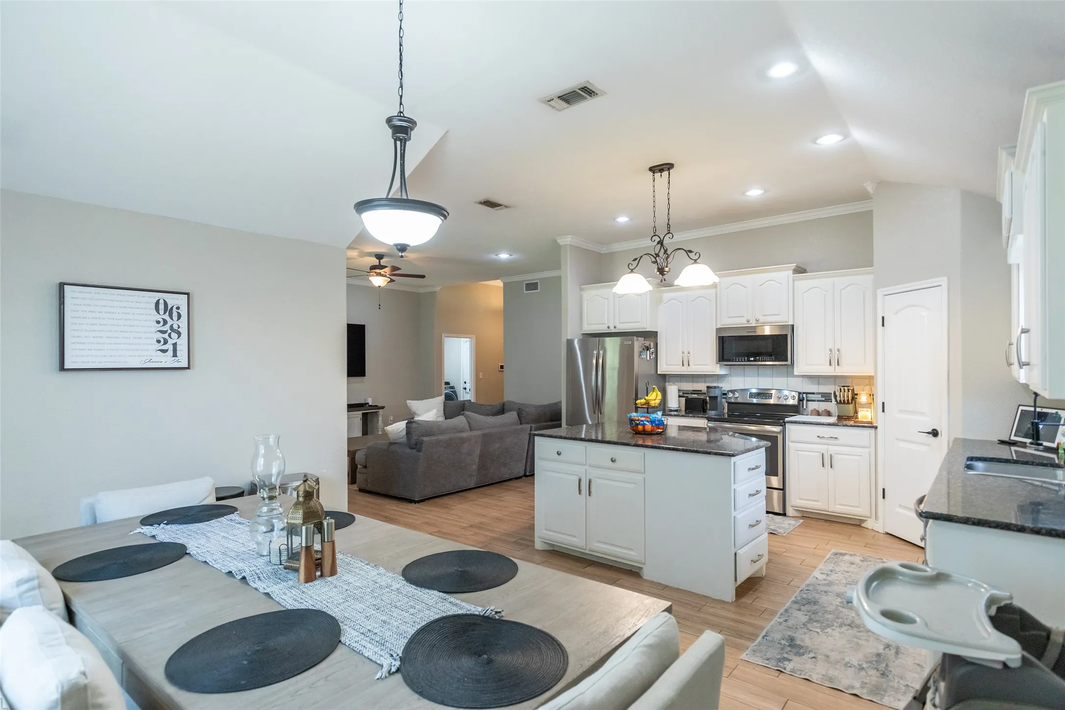 Single Family Residence For Sale in Taylor County , 3009 Sterling Street, Abilene, Texas 79606, 3 Bedroom, 2 Bathroom, 2 Garage spaces, 1,724 Sqft, built in 2014, mls#21334886, Real Estate Agent in Abilene, Homes For Sale in Taylor county, Homes For Sale in Abilene, Realtor in Abilene Texas, Real Estate Brokerage Independent Realty Texas, Luminita Cordes Realtor