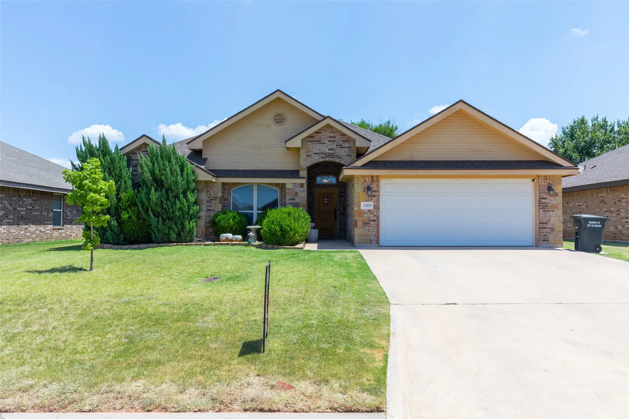 Single Family Residence For Sale in Taylor County , 3009 Sterling Street, Abilene, Texas 79606, 3 Bedroom, 2 Bathroom, 2 Garage spaces, 1,724 Sqft, built in 2014, mls#21334886, Real Estate Agent in Abilene, Homes For Sale in Taylor county, Homes For Sale in Abilene, Realtor in Abilene Texas, Real Estate Brokerage Independent Realty Texas, Luminita Cordes Realtor