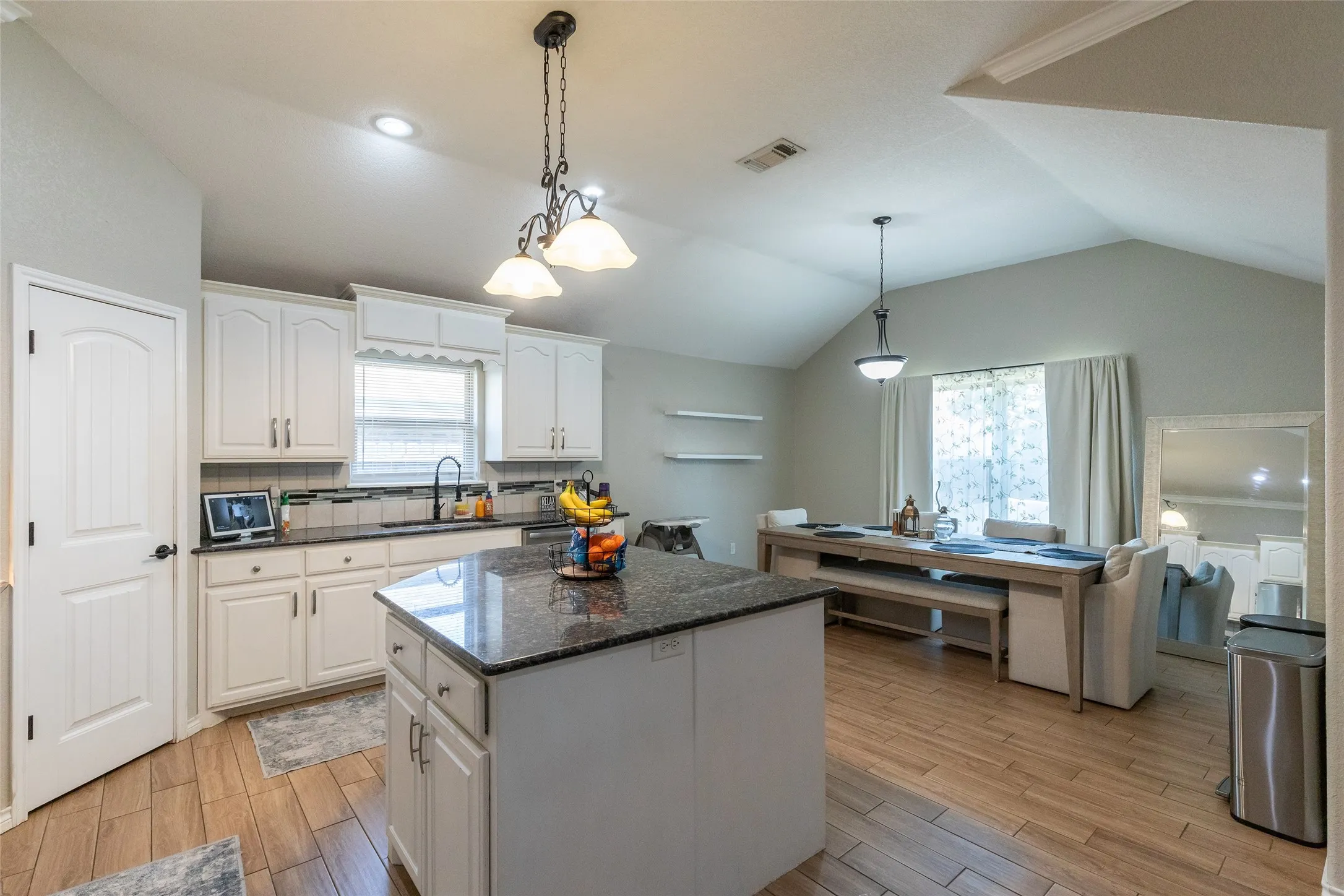 Single Family Residence For Sale in Taylor County , 3009 Sterling Street, Abilene, Texas 79606, 3 Bedroom, 2 Bathroom, 2 Garage spaces, 1,724 Sqft, built in 2014, mls#21334886, Real Estate Agent in Abilene, Homes For Sale in Taylor county, Homes For Sale in Abilene, Realtor in Abilene Texas, Real Estate Brokerage Independent Realty Texas, Luminita Cordes Realtor