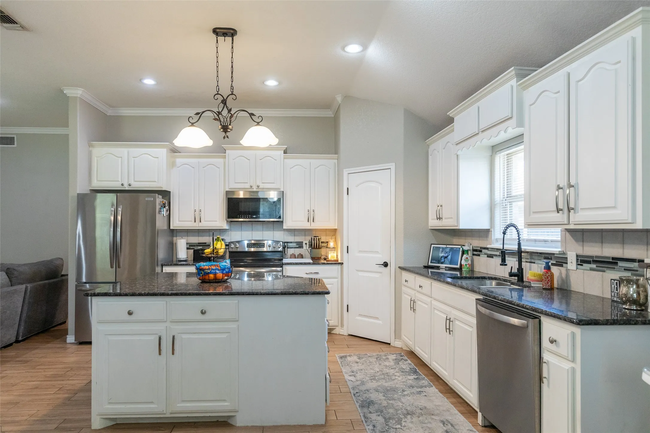 Single Family Residence For Sale in Taylor County , 3009 Sterling Street, Abilene, Texas 79606, 3 Bedroom, 2 Bathroom, 2 Garage spaces, 1,724 Sqft, built in 2014, mls#21334886, Real Estate Agent in Abilene, Homes For Sale in Taylor county, Homes For Sale in Abilene, Realtor in Abilene Texas, Real Estate Brokerage Independent Realty Texas, Luminita Cordes Realtor