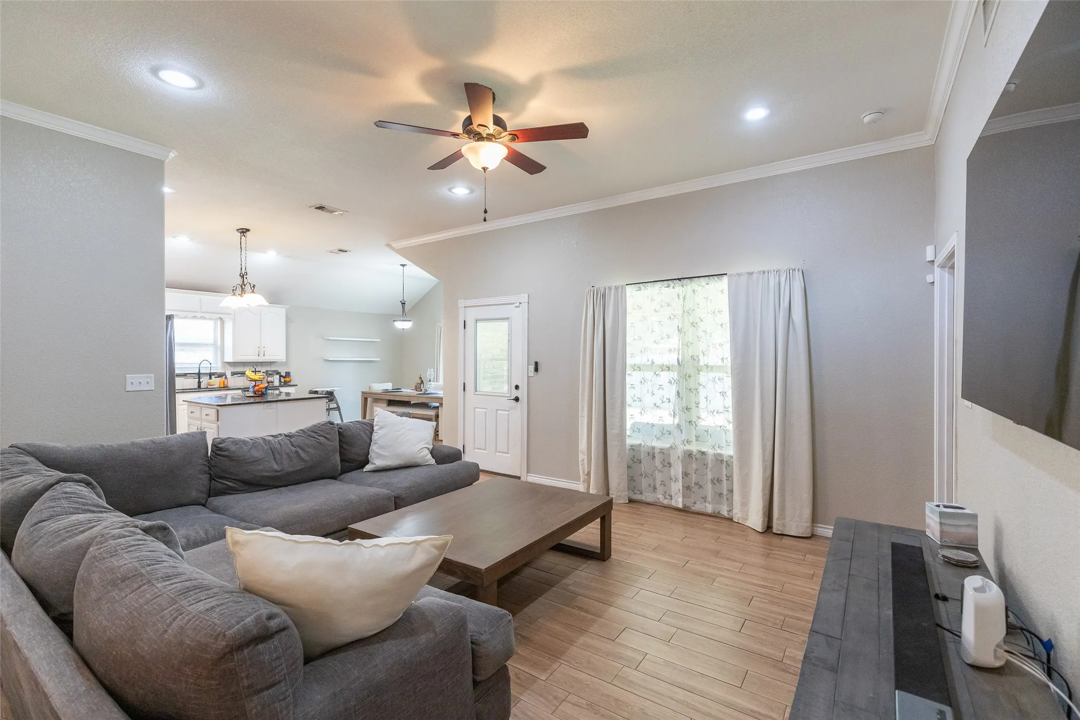 Single Family Residence For Sale in Taylor County , 3009 Sterling Street, Abilene, Texas 79606, 3 Bedroom, 2 Bathroom, 2 Garage spaces, 1,724 Sqft, built in 2014, mls#21334886, Real Estate Agent in Abilene, Homes For Sale in Taylor county, Homes For Sale in Abilene, Realtor in Abilene Texas, Real Estate Brokerage Independent Realty Texas, Luminita Cordes Realtor