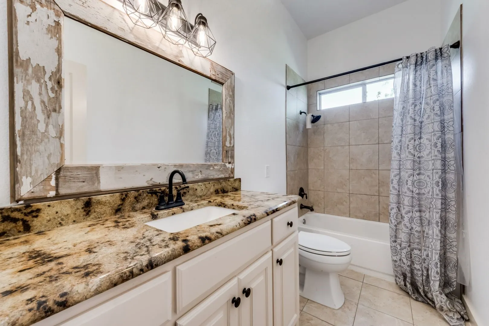 Single Family Residence For Rent in Collin County , 5893 Fm 1827, Mc Kinney, Texas 75071, 3 Bedroom, 2 Bathroom, Garage spaces, 2,075 Sqft, built in 1993, mls#21298079, Real Estate Agent in Mc Kinney, Homes For Rent in Collin county, Homes For Rent in Mc Kinney, Realtor in Mc Kinney Texas, Real Estate Brokerage Independent Realty Texas, Luminita Cordes Realtor