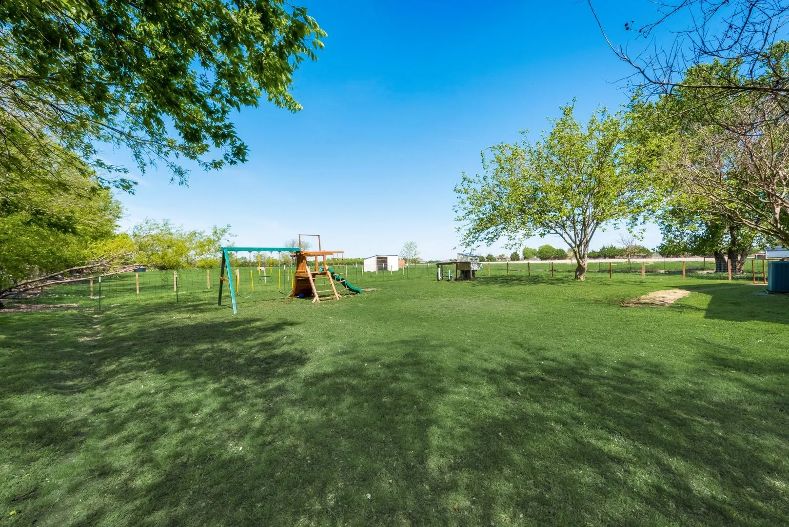 Single Family Residence For Rent in Collin County , 5893 Fm 1827, Mc Kinney, Texas 75071, 3 Bedroom, 2 Bathroom, Garage spaces, 2,075 Sqft, built in 1993, mls#21298079, Real Estate Agent in Mc Kinney, Homes For Rent in Collin county, Homes For Rent in Mc Kinney, Realtor in Mc Kinney Texas, Real Estate Brokerage Independent Realty Texas, Luminita Cordes Realtor
